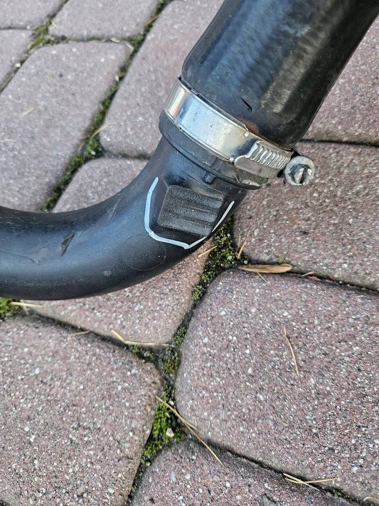 pipe air hose 1.4T lapacz Opel Adam 13372291
