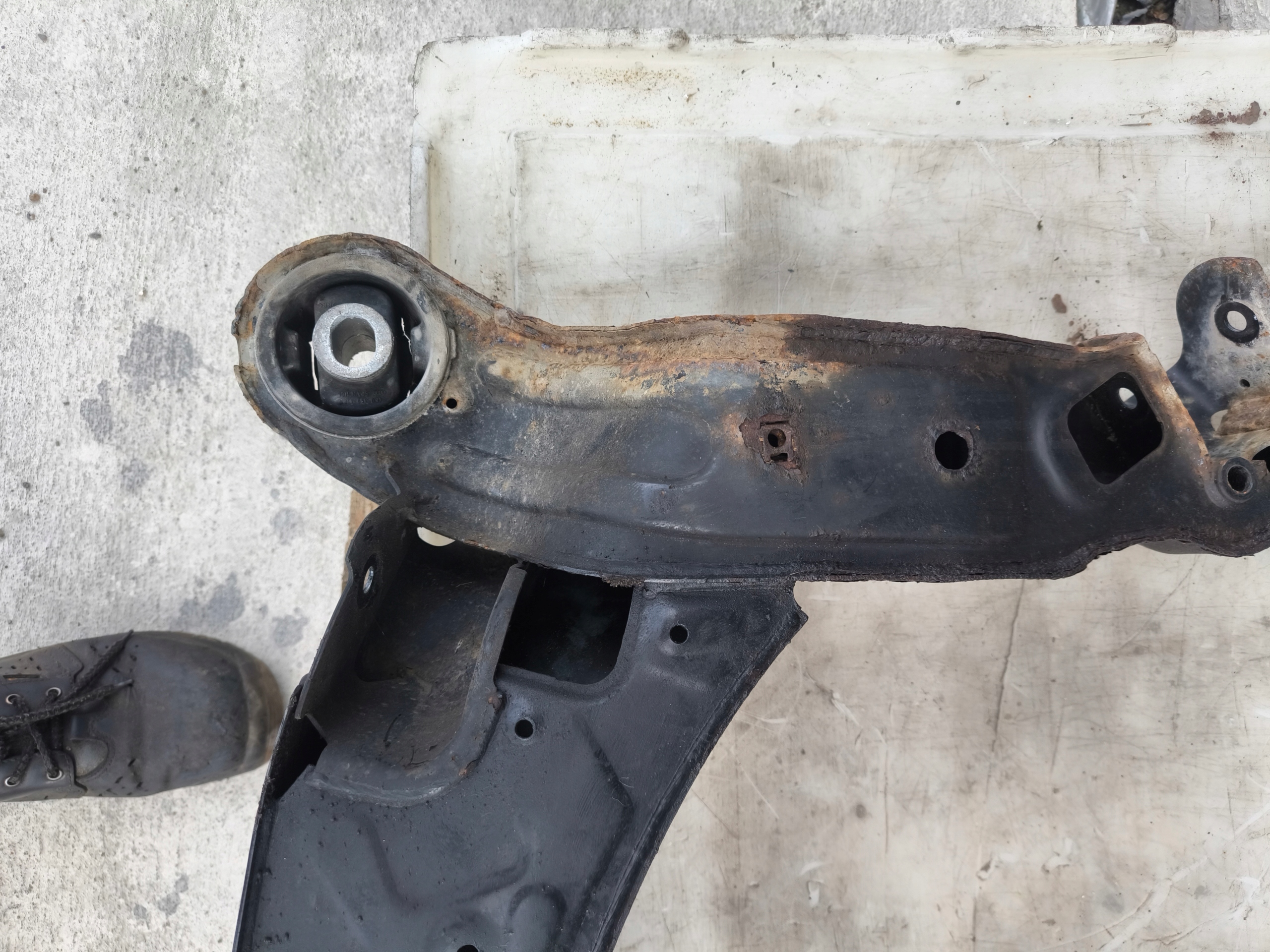 TRAWERS axle beam subframe front AUDI A6 C6 4F0399313L *3* original !!!