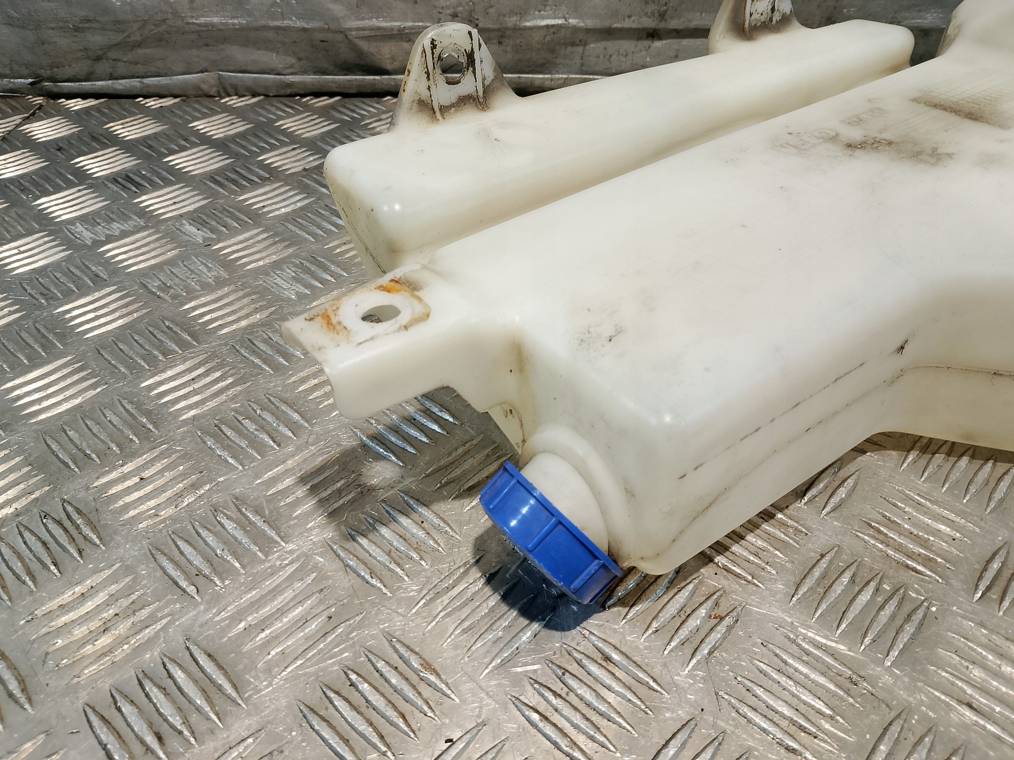 serbatoio LIQUIDO DO LAVAFARI IVECO STRALIS 460 E6 504011556