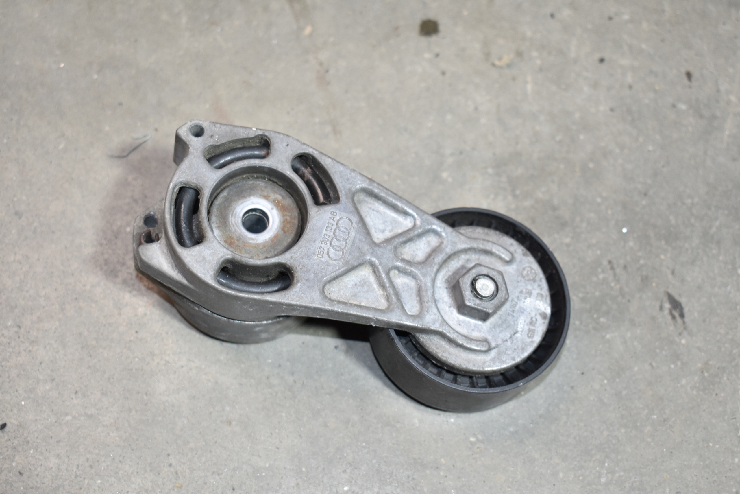 IDEALNY Spanner Riemenspanner Spannelement AUDI PORSCHE 1