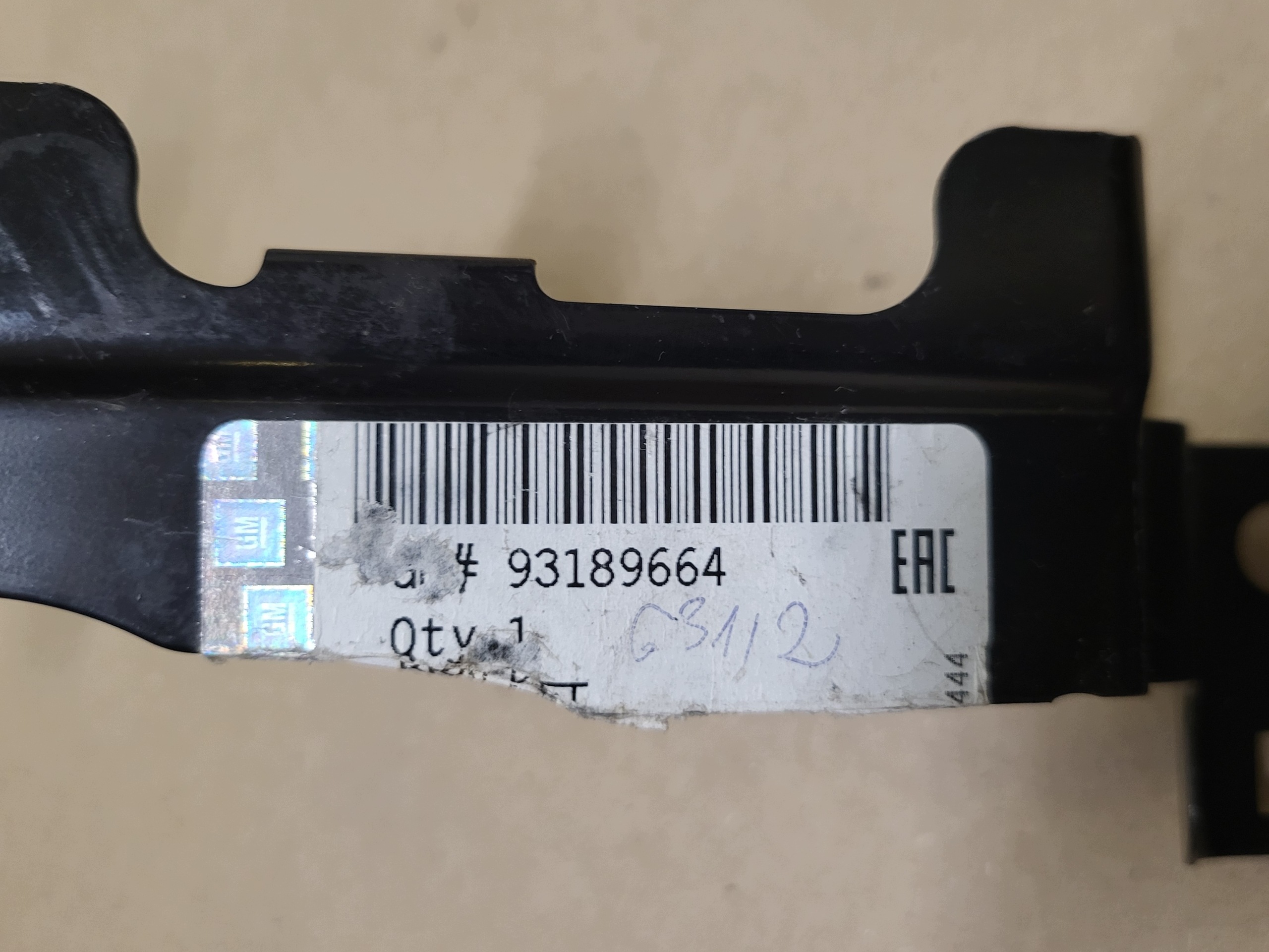 console étrier poignée aile droite avant OPEL CORSA D 93189664 neuf