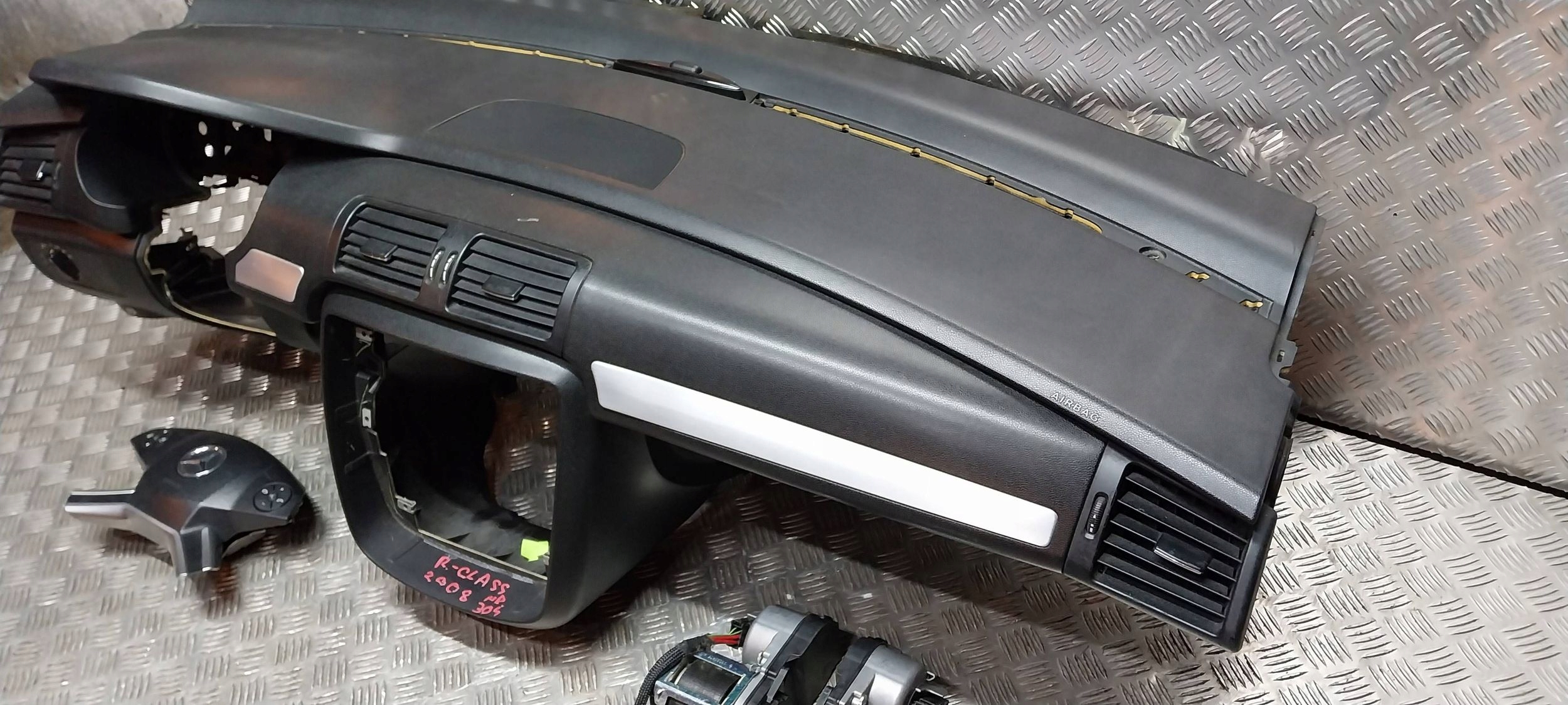 console dashboard instrument panel MERCEDES R-KLASA W251 05