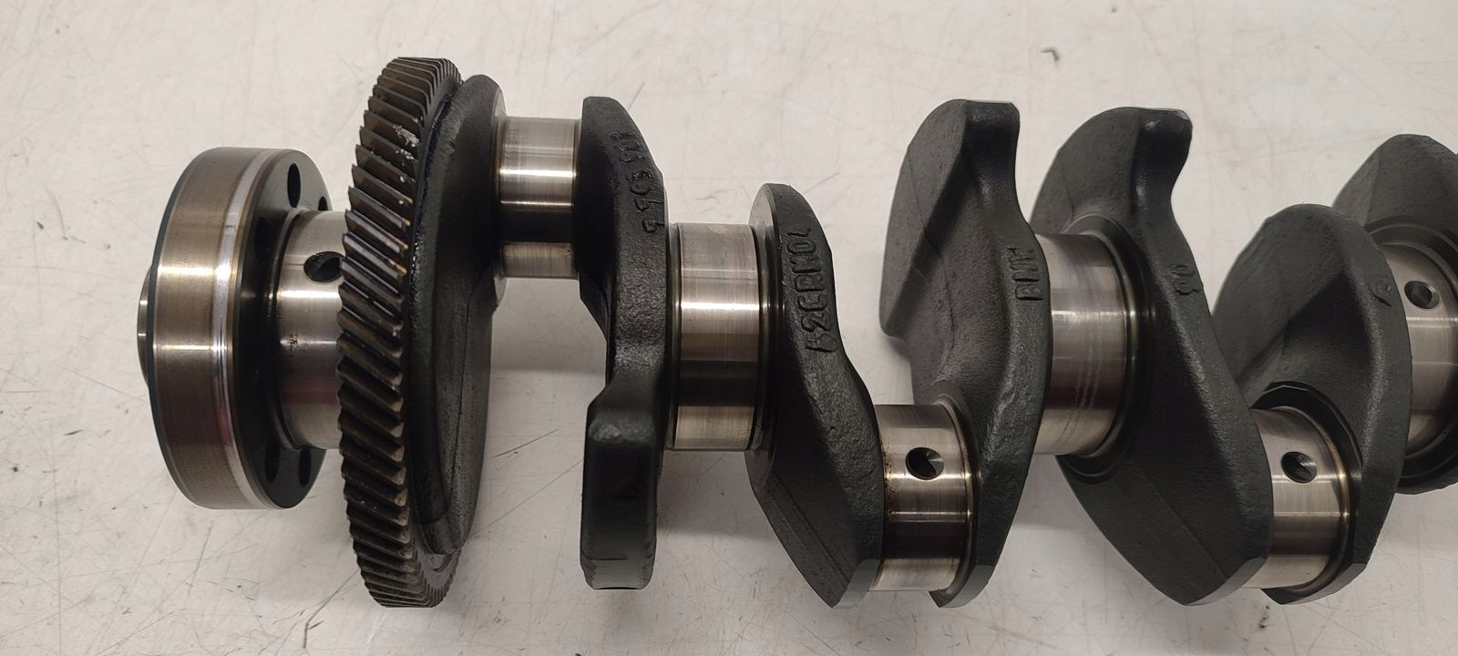 crank BMW M47 TU2 2,0D