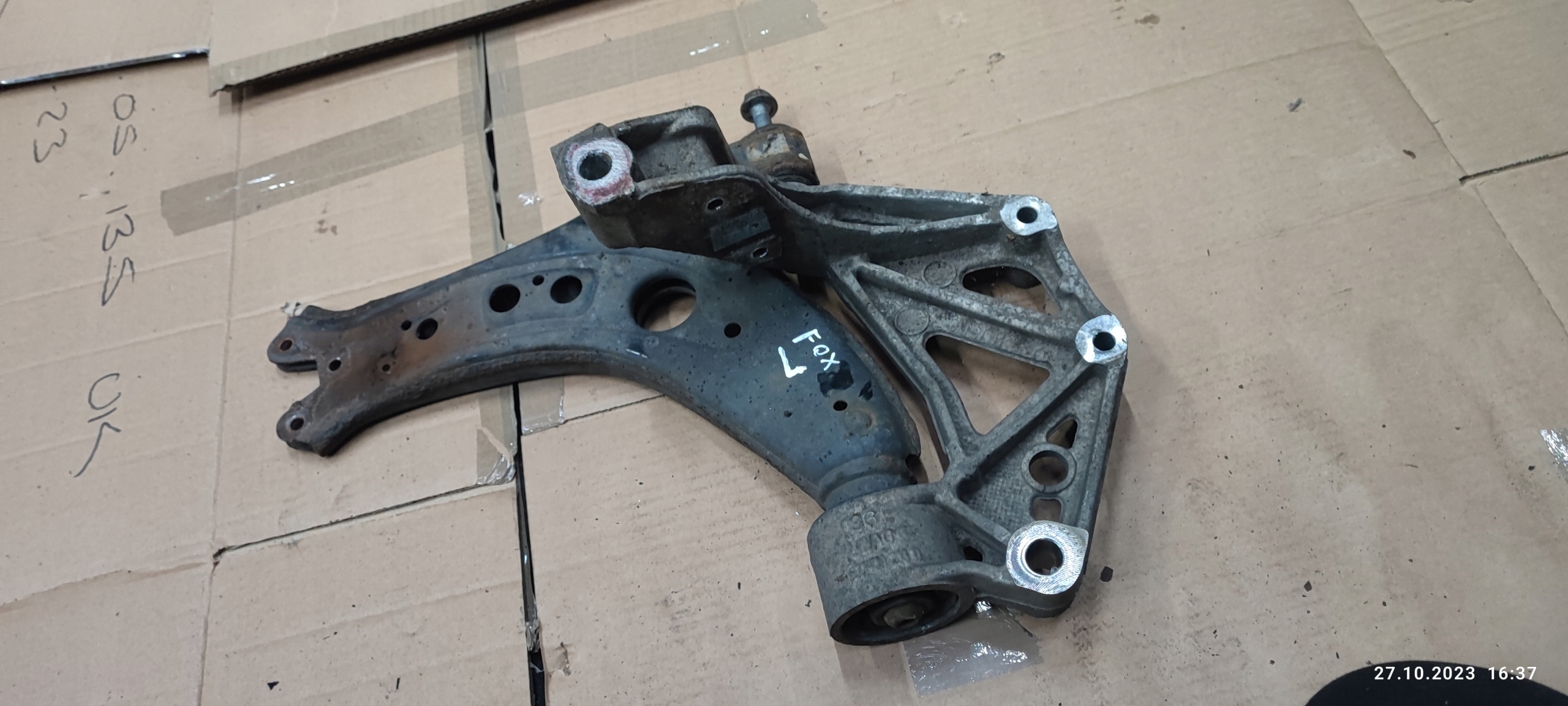 VW FOX arm left + console holder + screw KOMPLET