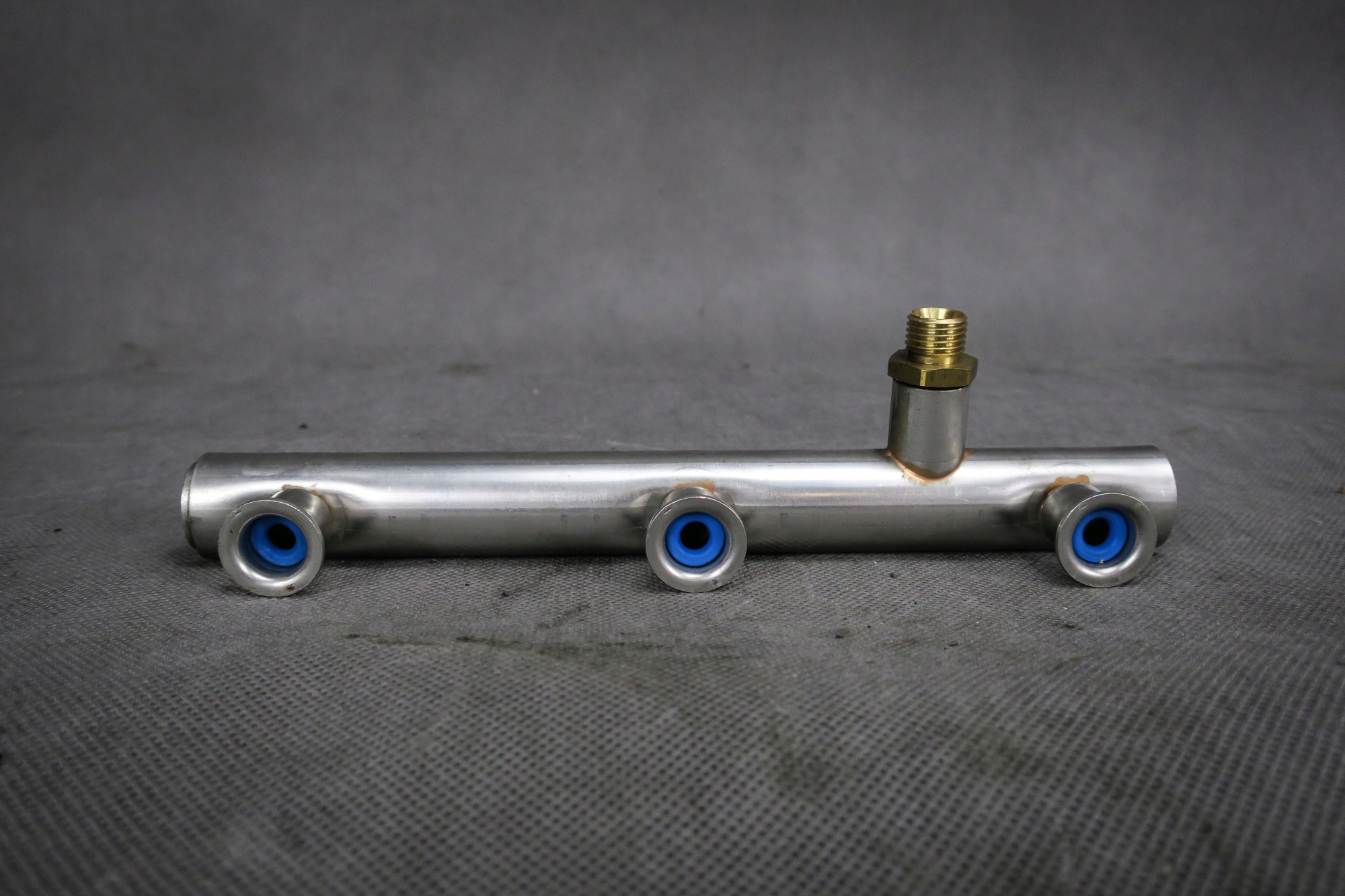 Rozdzielacz paliwa Audi A4 A5 A6 06E130090F 3.2FSI