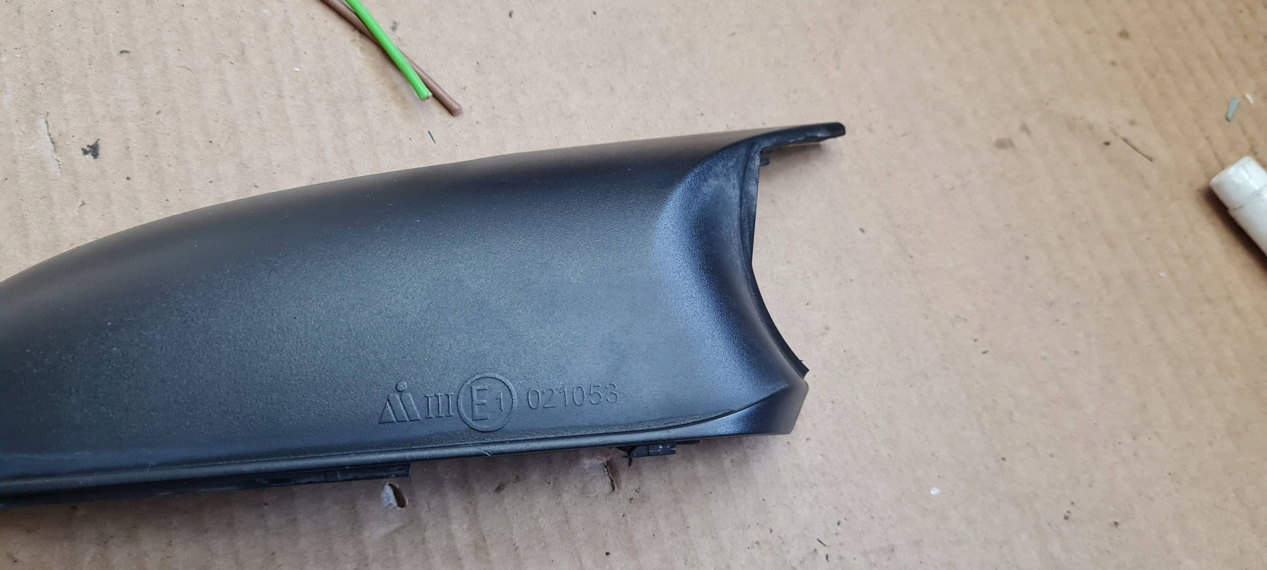 S5 8T A5 LIFT cap cover plastic lower right front R19300 A4 B8 S4