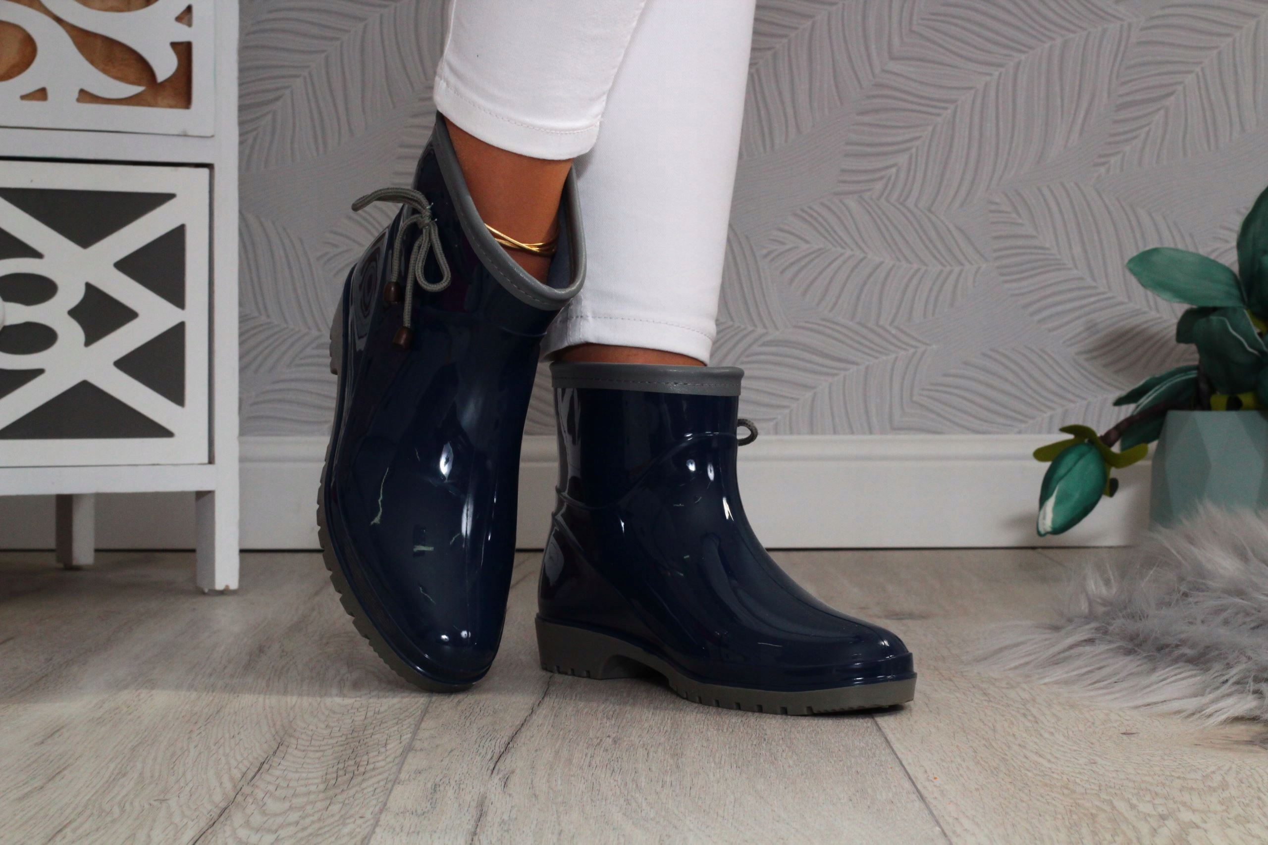 KALOSZE DAMKSIE ELEGANCKIE GUMIAKI ZA KOSTKĘ Wzór dominujący bez wzoru