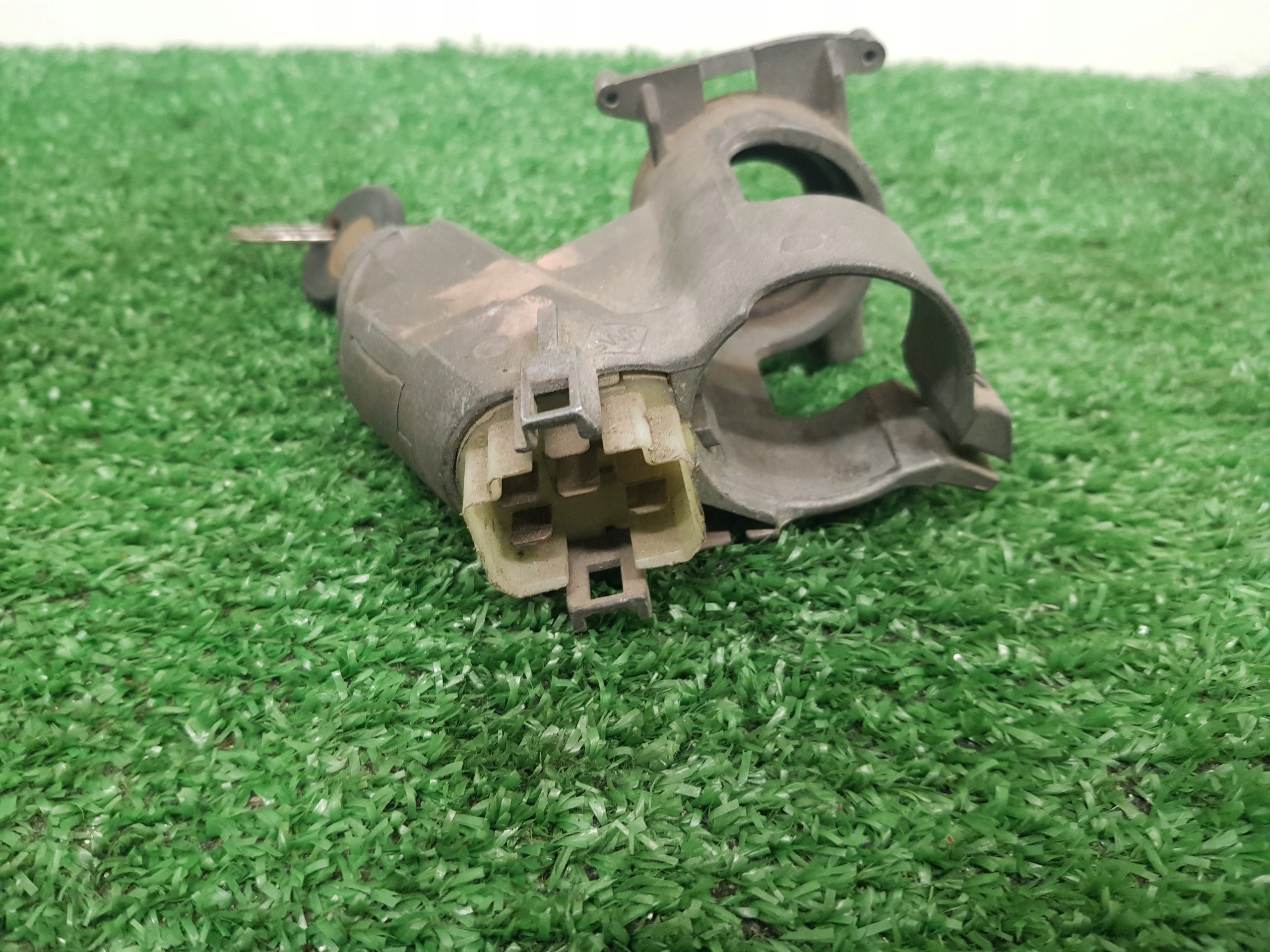 ignition Z KLUCZYKIEM VOLKSWAGEN GOLF 2 357905851