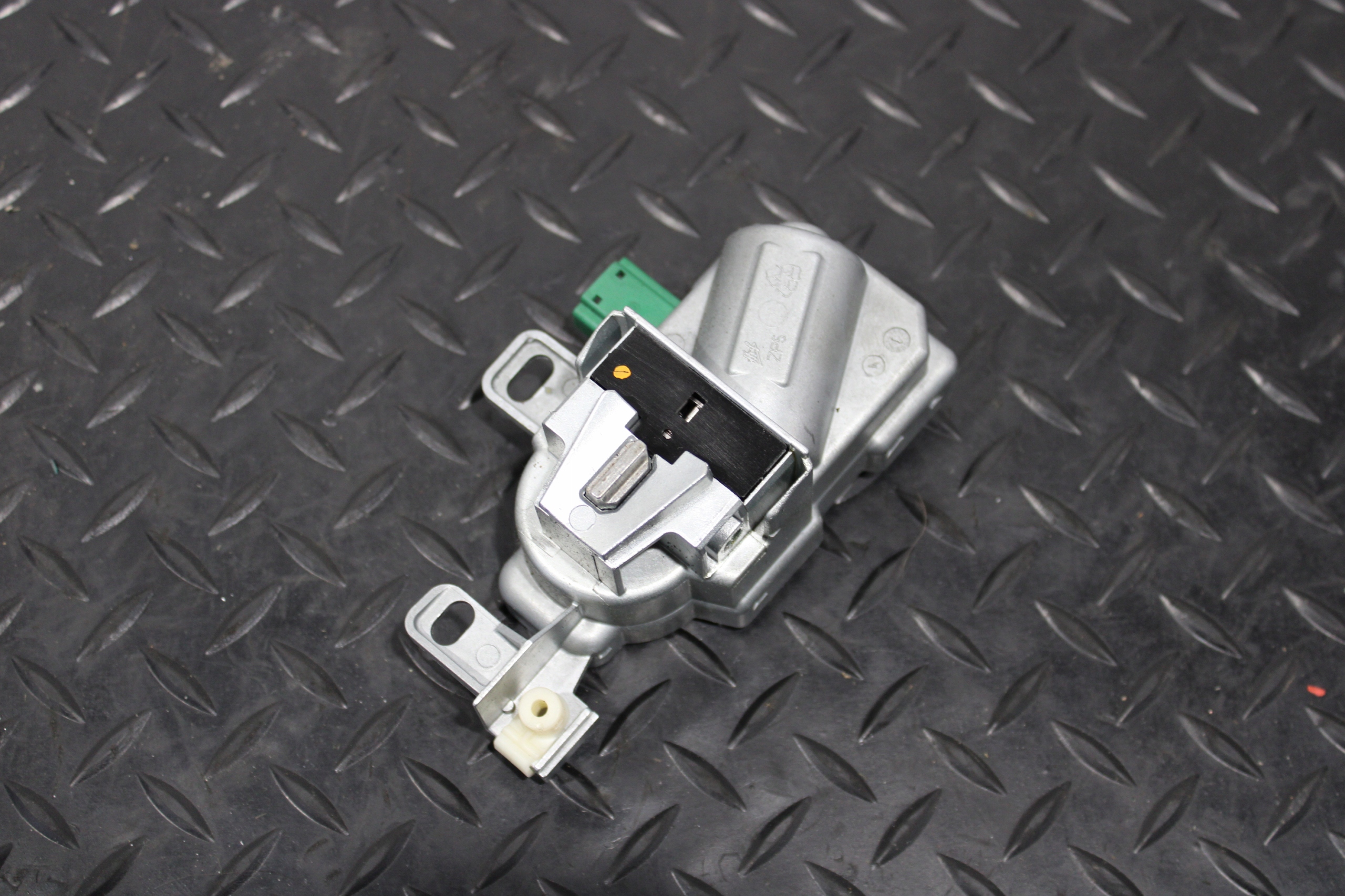 BLOKADA DES LENKRADS P31340734 VOLVO XC60 LIFT 2016