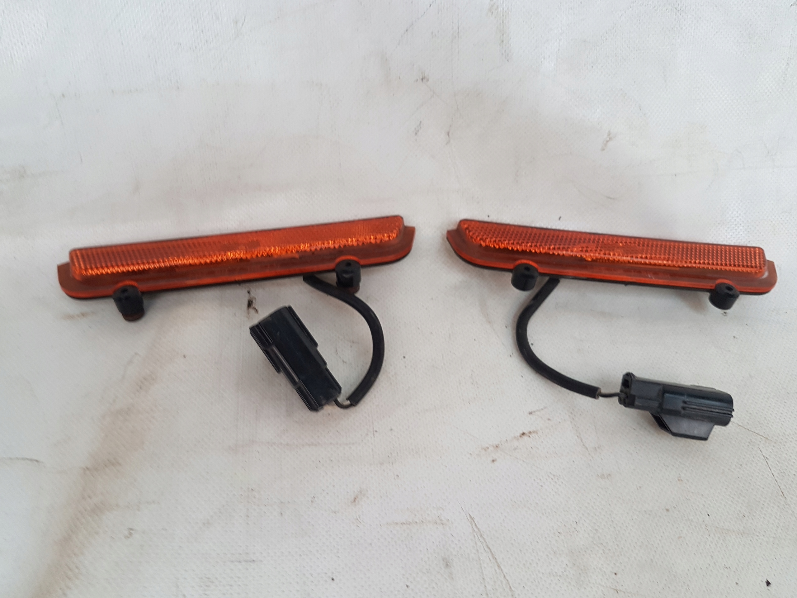 HY53-15A425-AD - Aston Martin Vantage II 18-габаритный фонарь