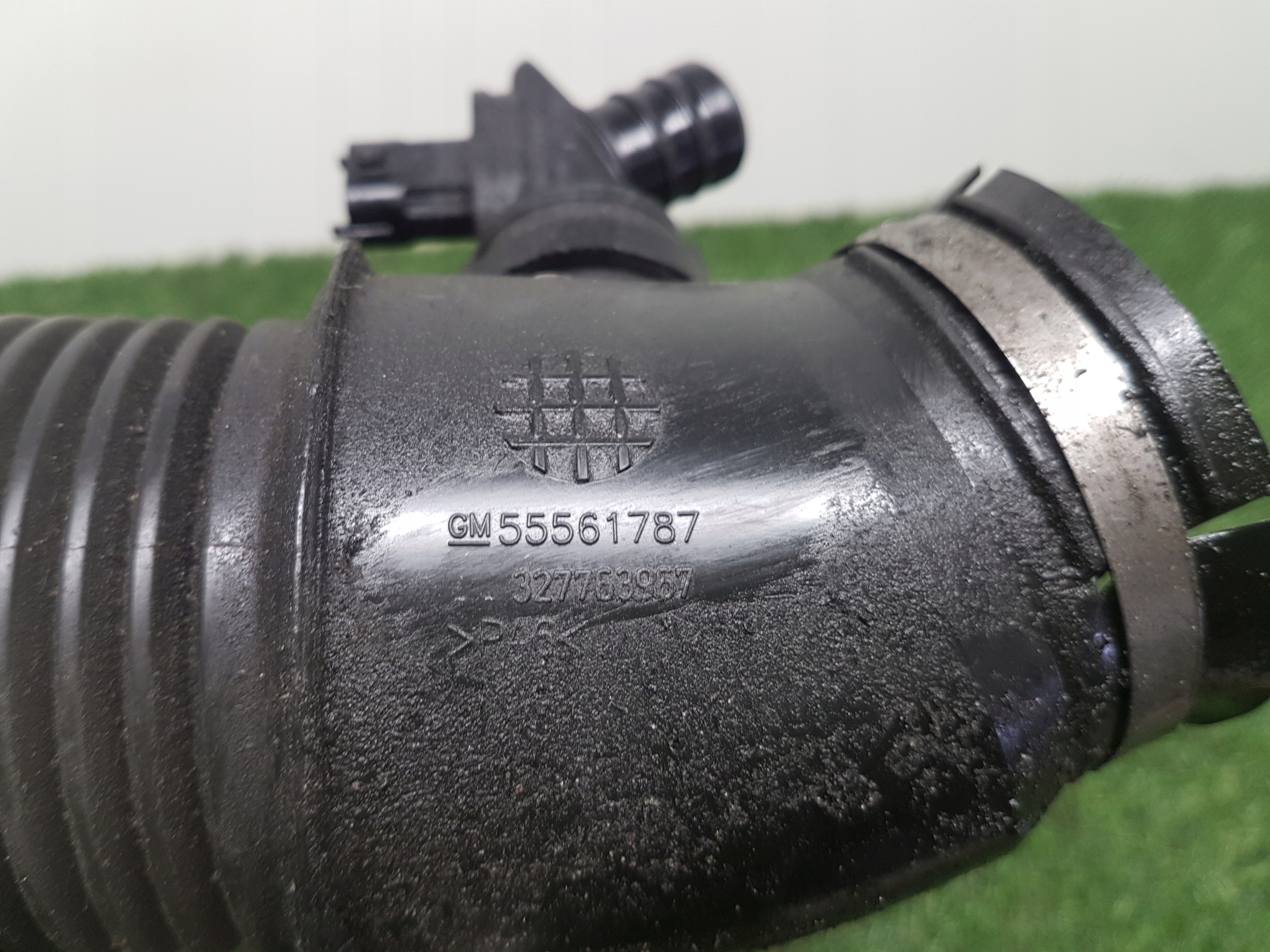trouba vzduchová trouba OPEL INSIGNIA 55561787