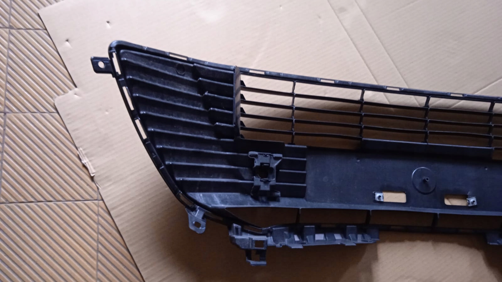 grid grille of a bumper front TOYOTA COROLLA E21 19