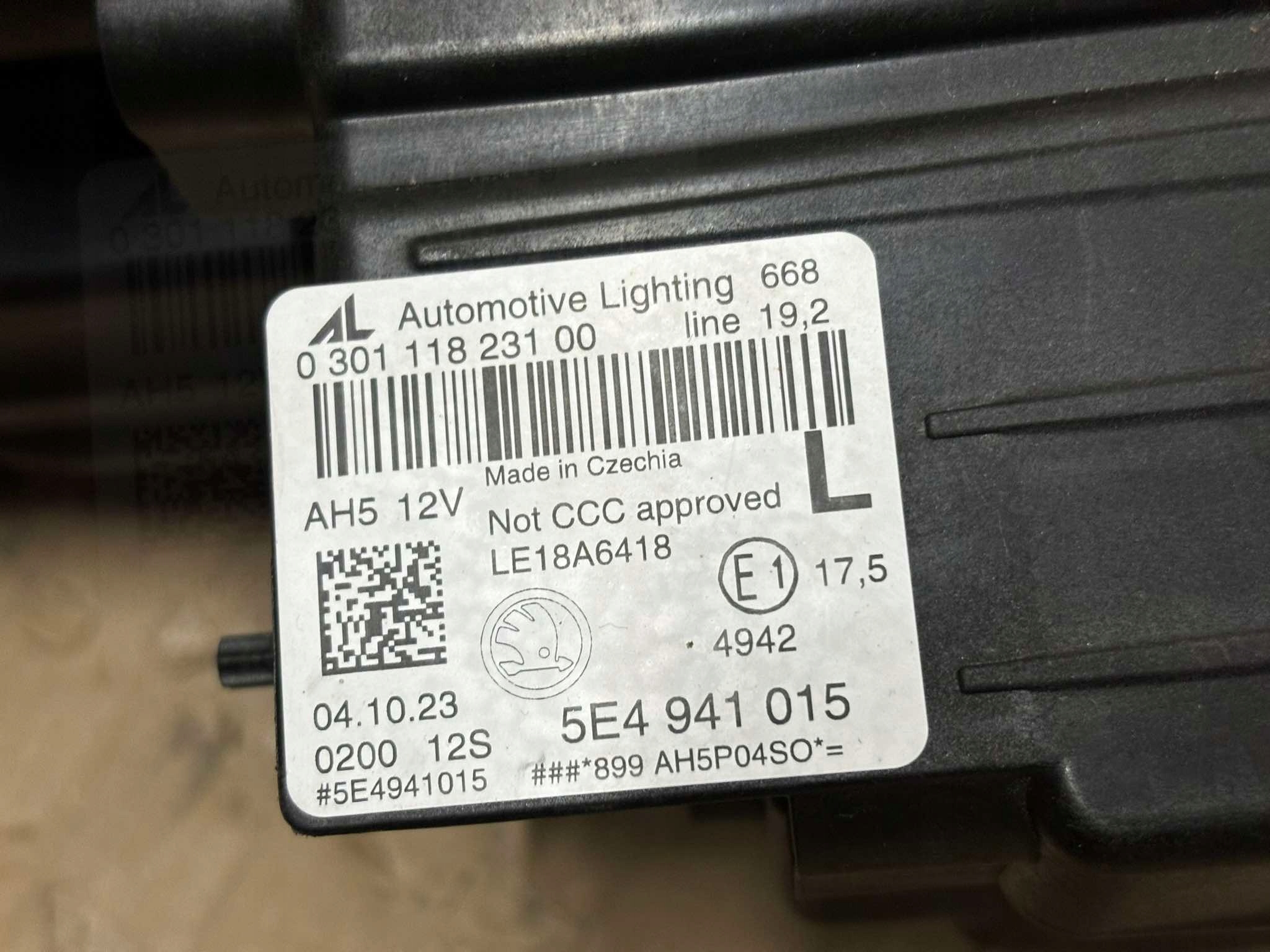 Licht LED links vorne SKODA OCTAVIA 4 IV 5E4941015