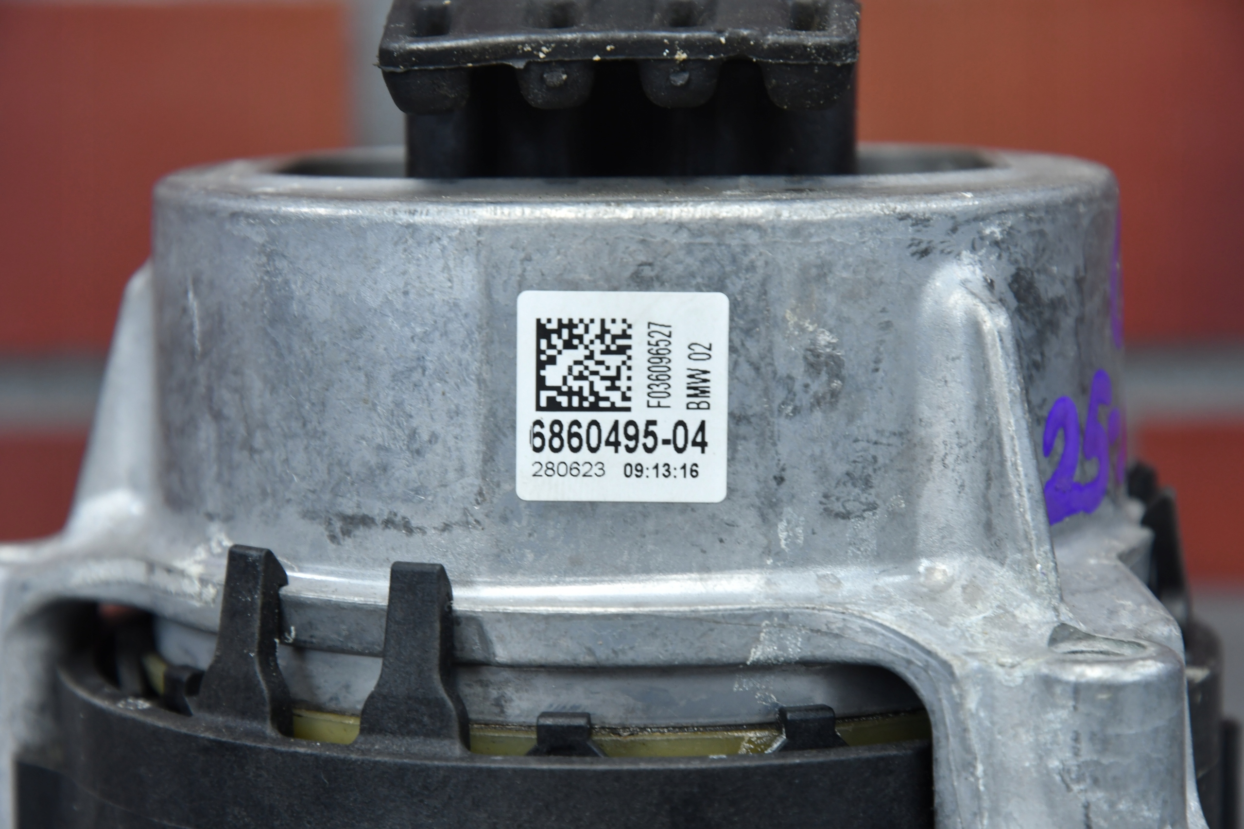engine mount left BMW 5 G30 G31 X3 G01 X4 G02 X6 G06 150km! originál
