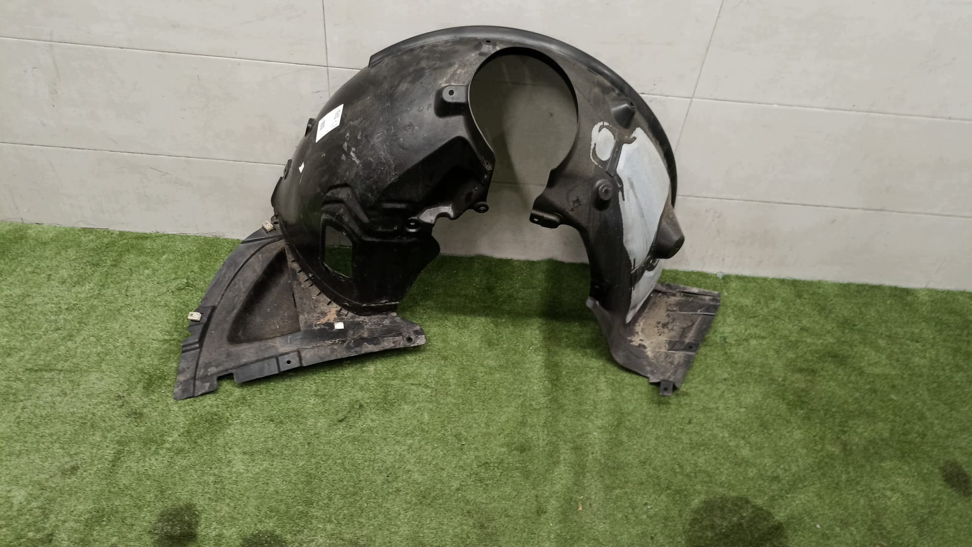 MINI F56 mudguard front right 9447828