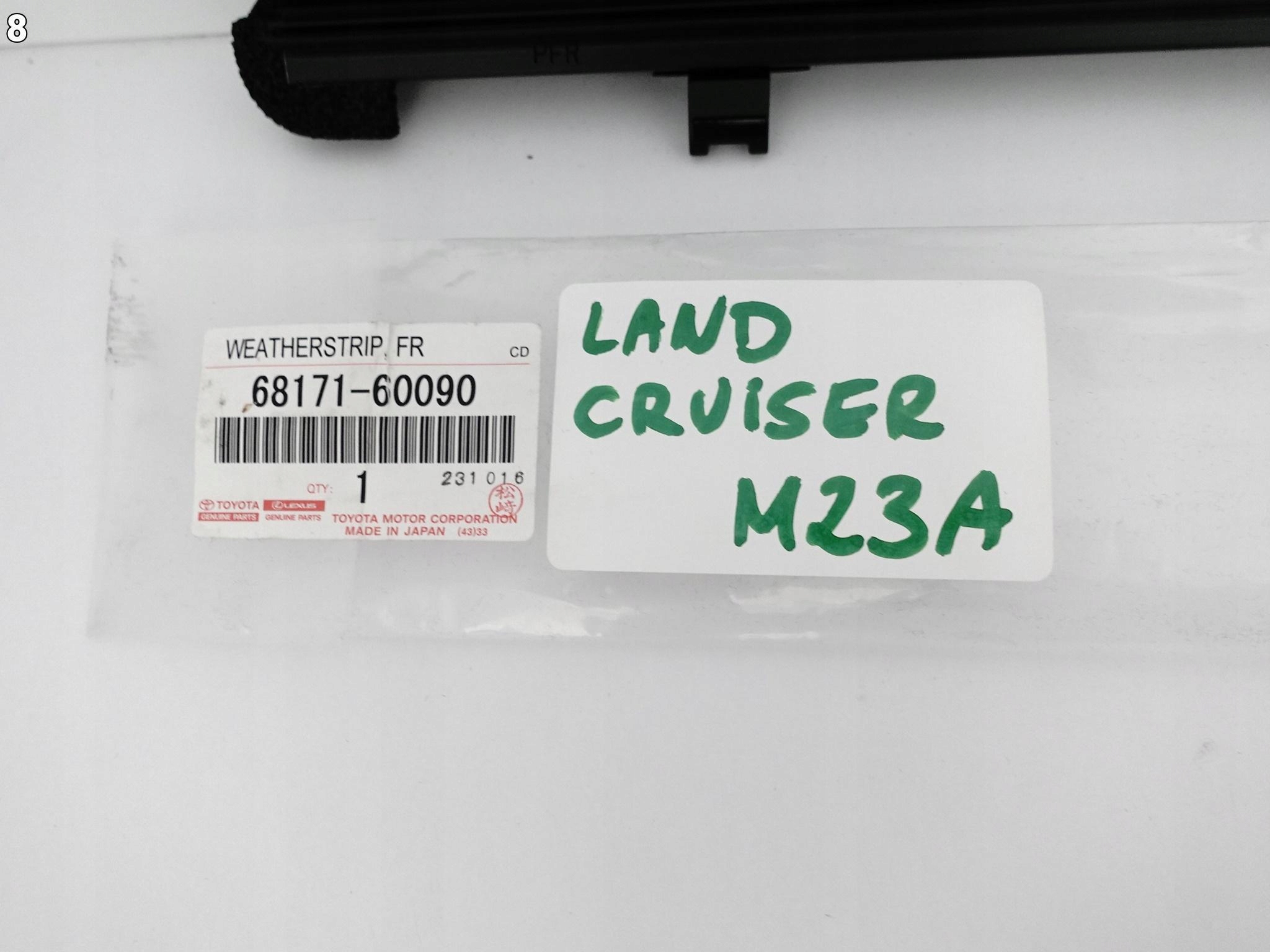 TOYOTA 4RUNNER 10-23 moulding dust windows right front 68171-60090