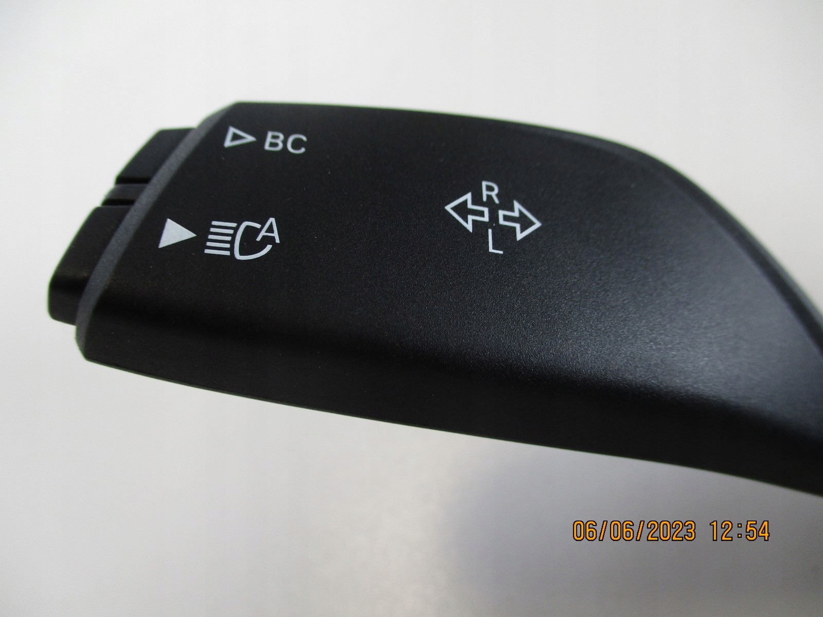 switches under the steering wheel ring BMW G12 8574399