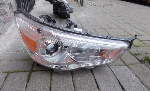 MITSUBISHI ASX 10- PRAWA PRZEDNIA LAMPA ORYGINAŁ EUROPA