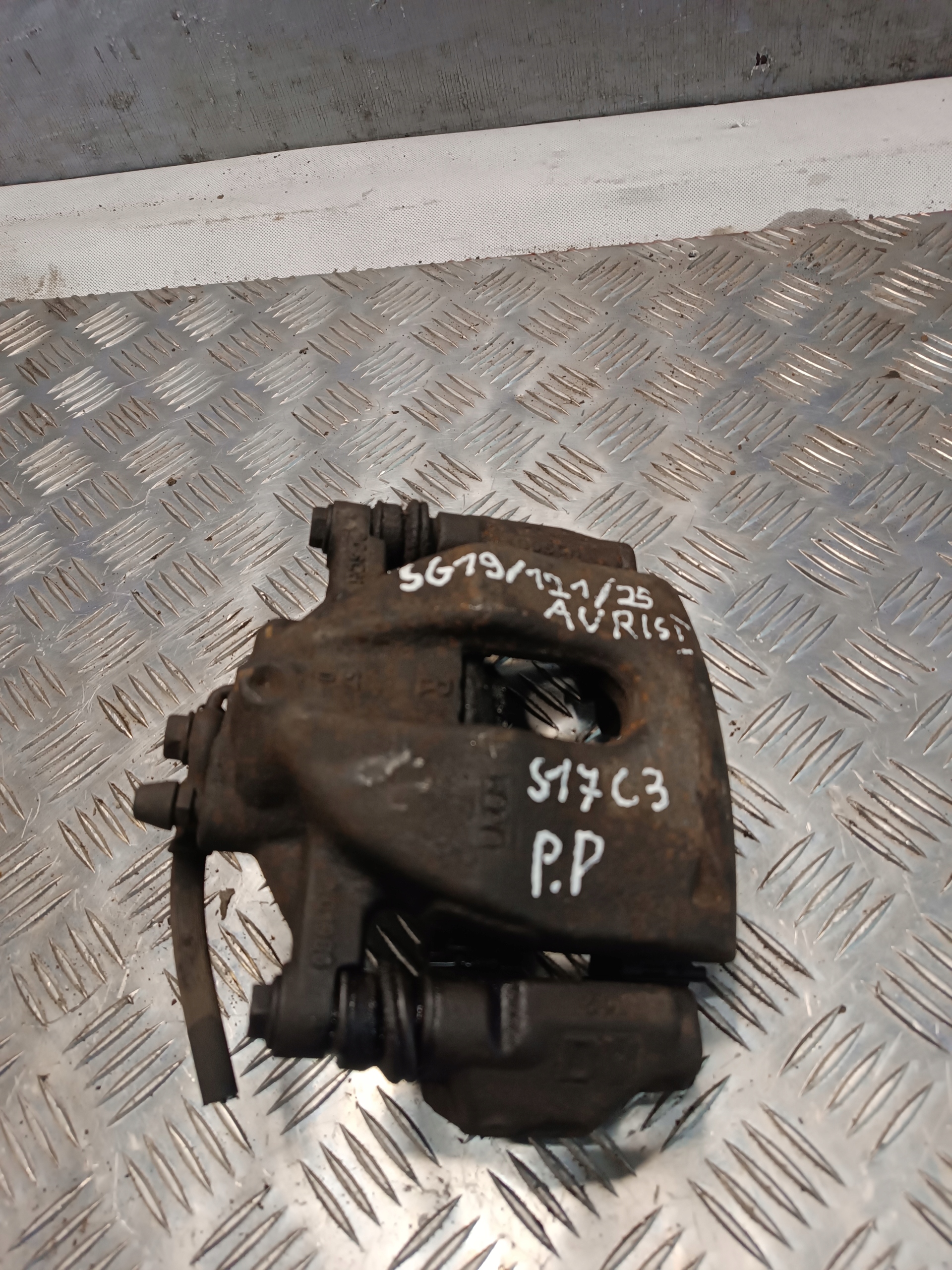 caliper brake right front TOYOTA AURIS and 1.4D