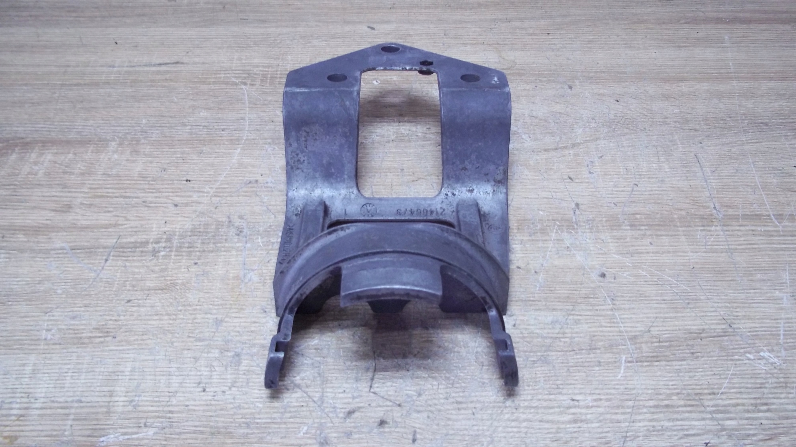 21468479 - КРІПЛЕННЯ БАЧКА ГІДРОПІДСИЛЮВАЧА VOLVO FH4