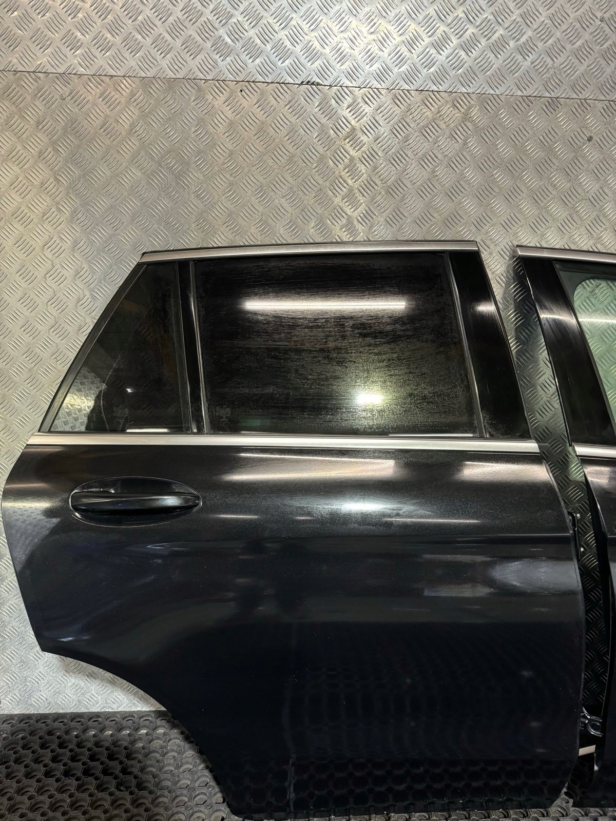 MERCEDES GLC ПОЗАШЛЯХОВИК W253 ДВЕРІ ЗАДНЄ ПРАВЕ 197