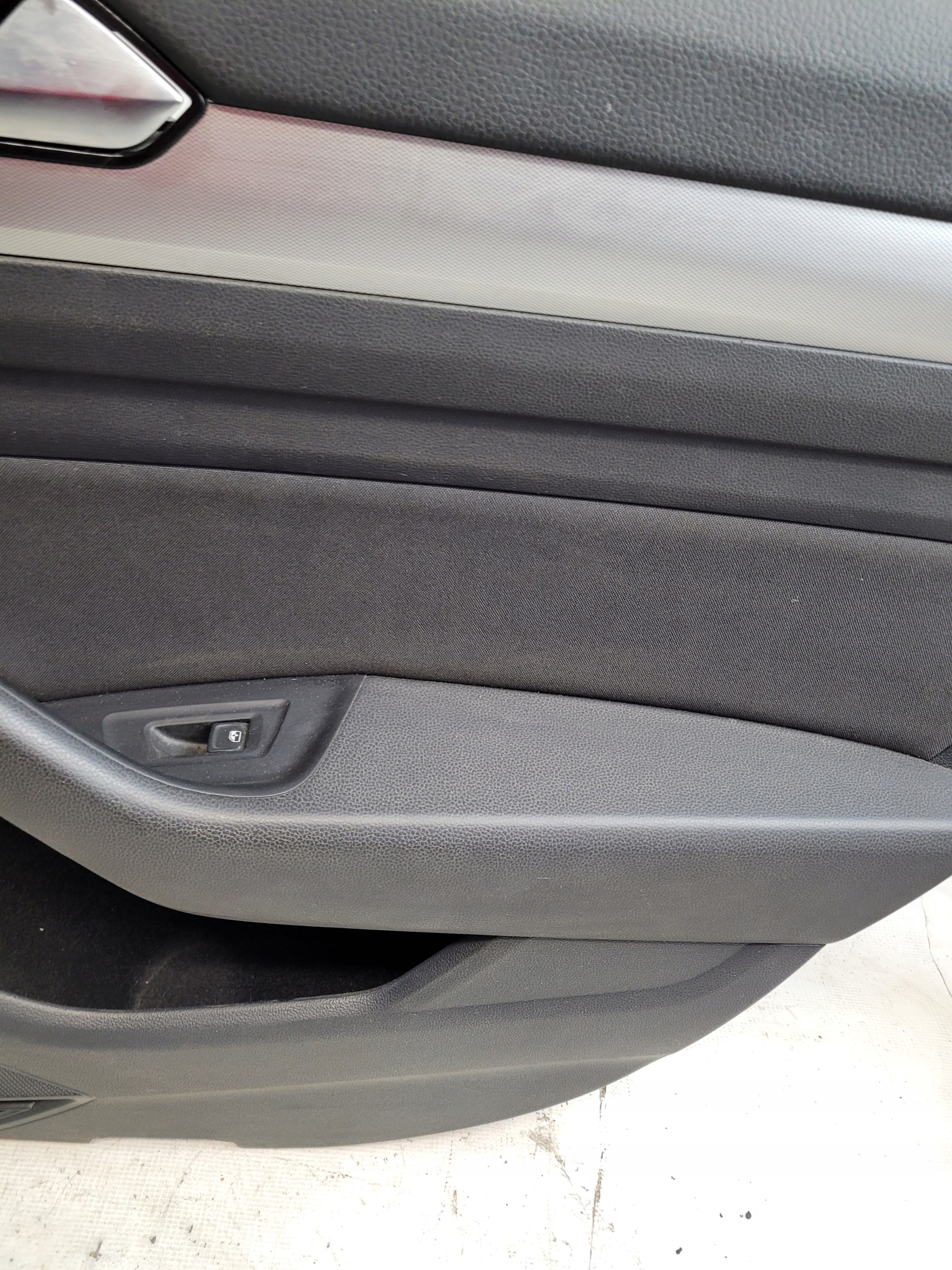 side upholstery handle door right rear part VW PASSAT B8 KOMBI 15r.