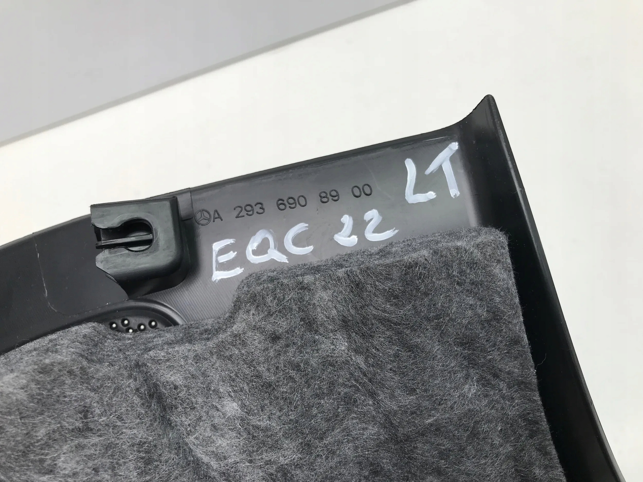 MERCEDES EQC N293 W293 2023 OSŁONA POSZYCIE SŁUPKA D LEWY TYŁ A2936908900 Numer katalogowy oryginału BAGAŻNIKA