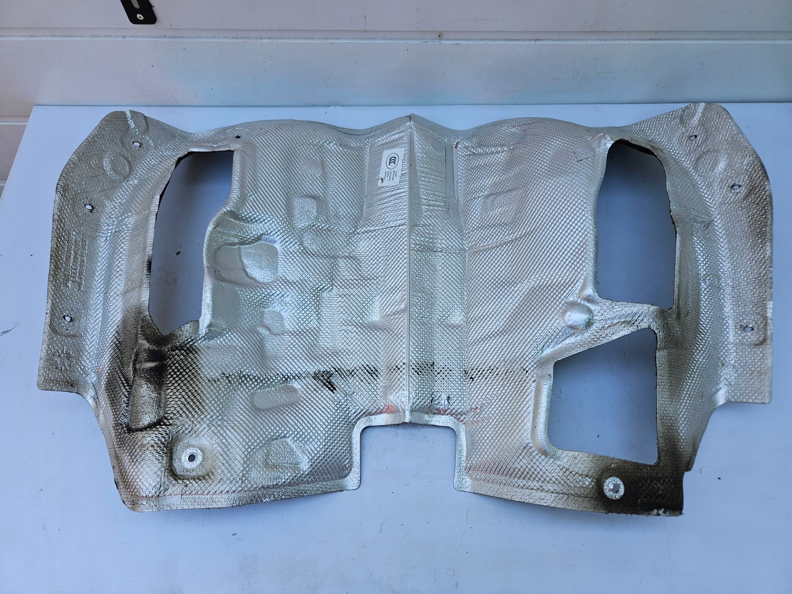 fedél TERMICZNA TUNELU hangszigetelő AUDI A4 B9 8W 8W0803977E