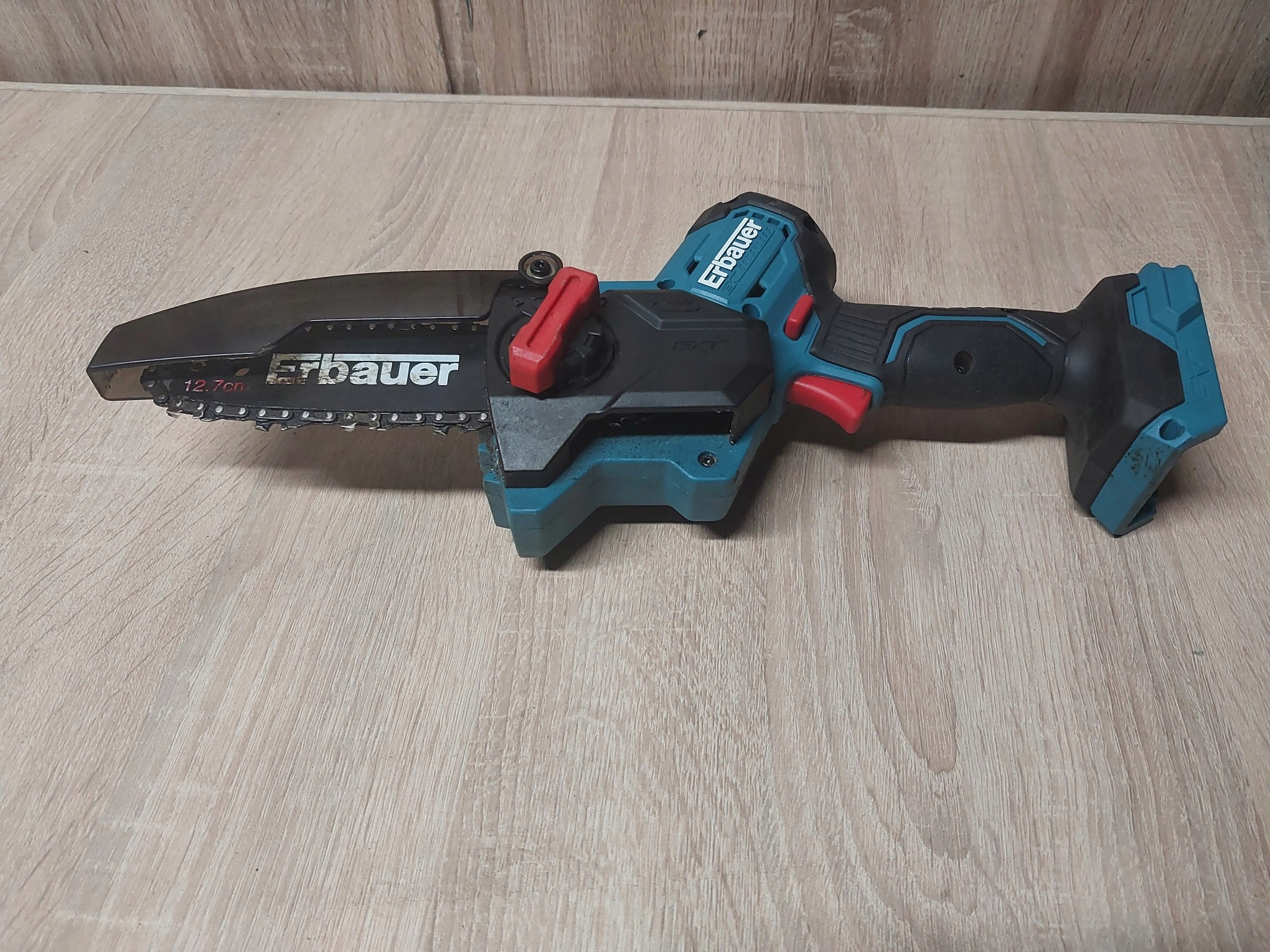 Mini pilarka akumulatorowa Erbauer 18 V 12 cm 1 X Aku 1 X Ładowarka