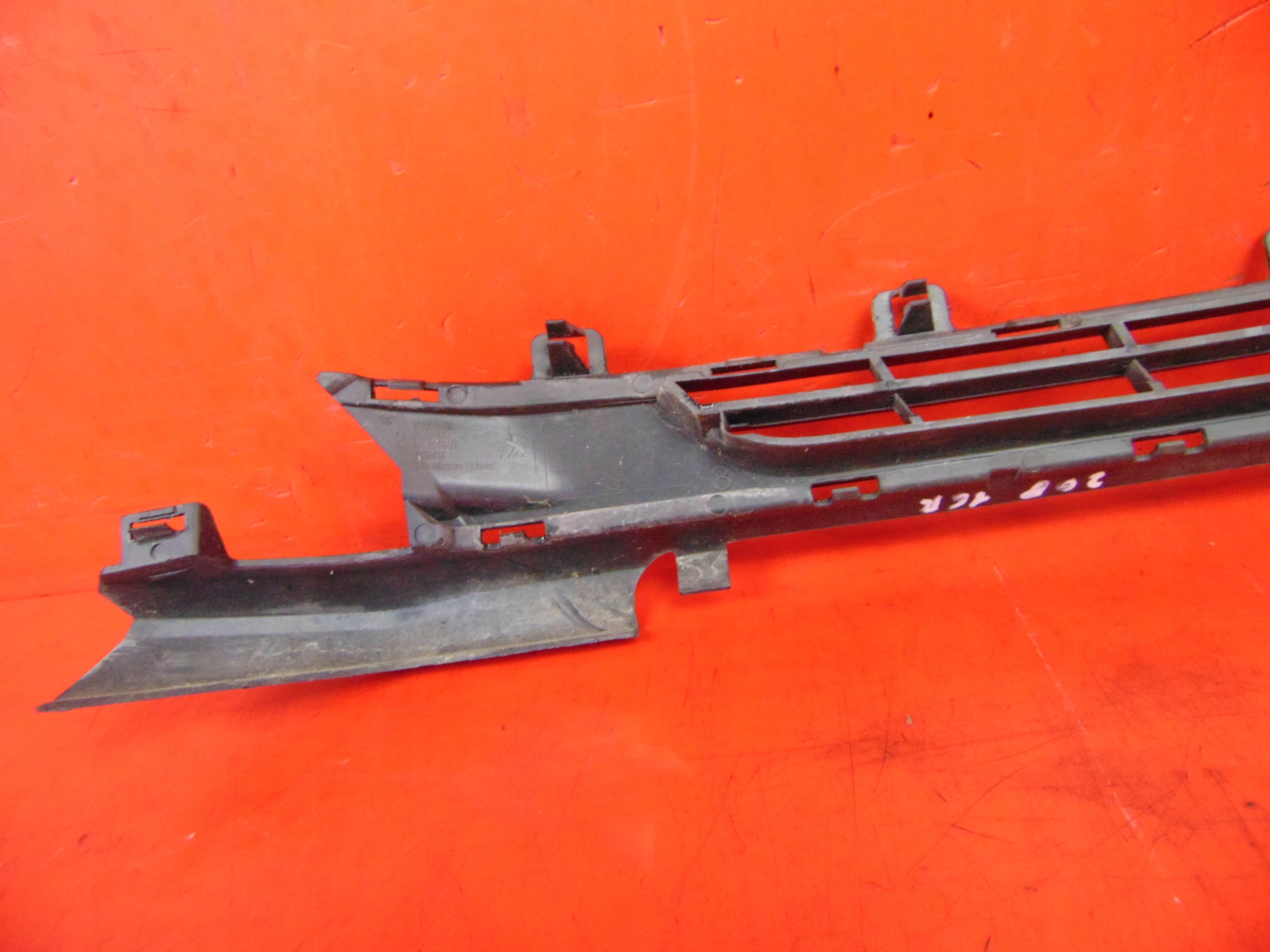 PEUGEOT 208 and grid central of a bumper front