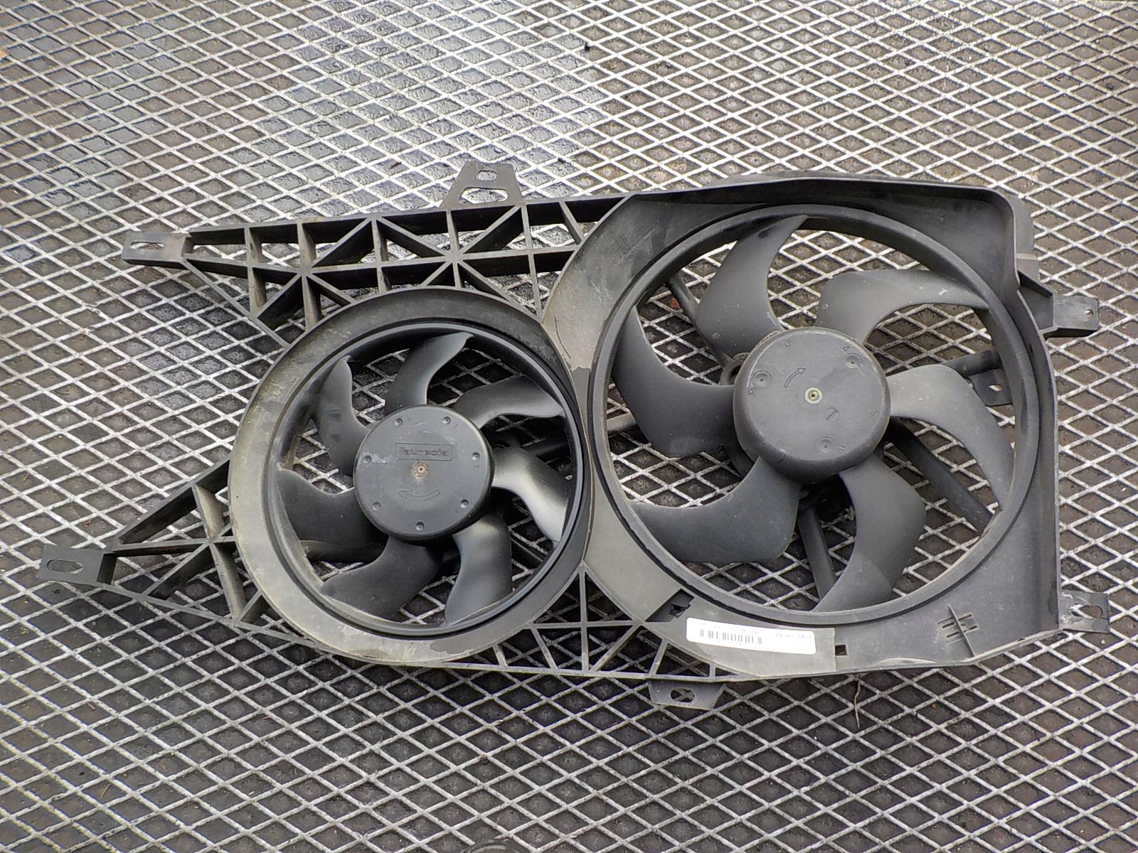 RENAULT TRAFIC II 2.5 DCI original fan module radiator 8200662042