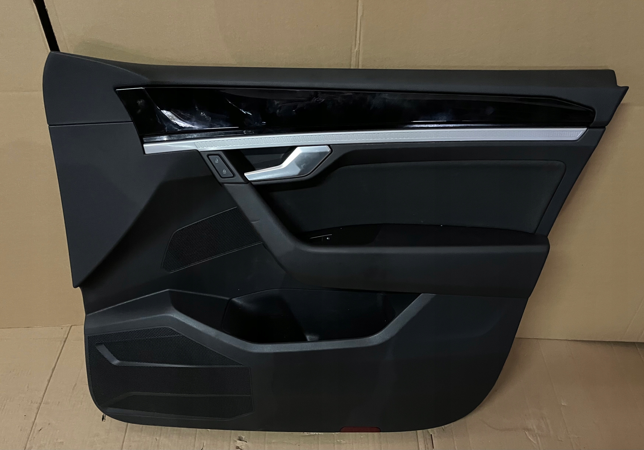 IDEALNA upholstery side door front front right VW TOUAREG III 760 1
