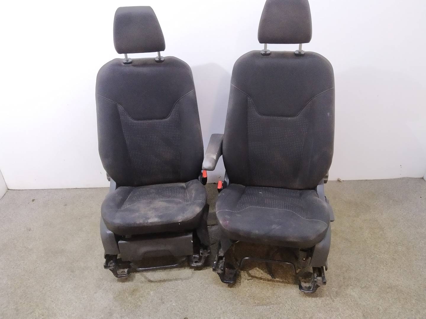 seats left right KOMPLET front Ford Transit Courier and (2014- )