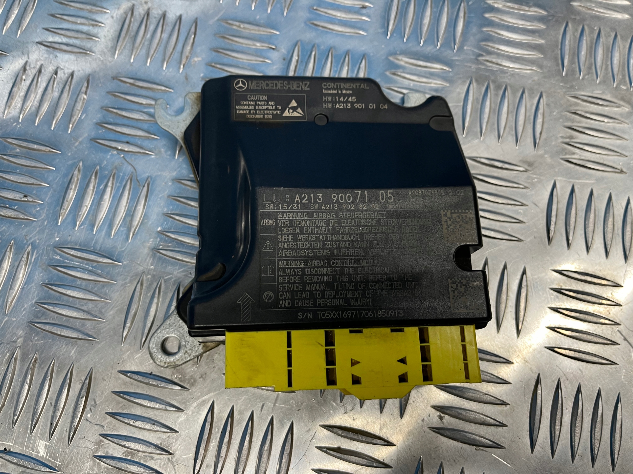 A2139007105 - MERCEDES W213 модуль водителя подушки безопасности