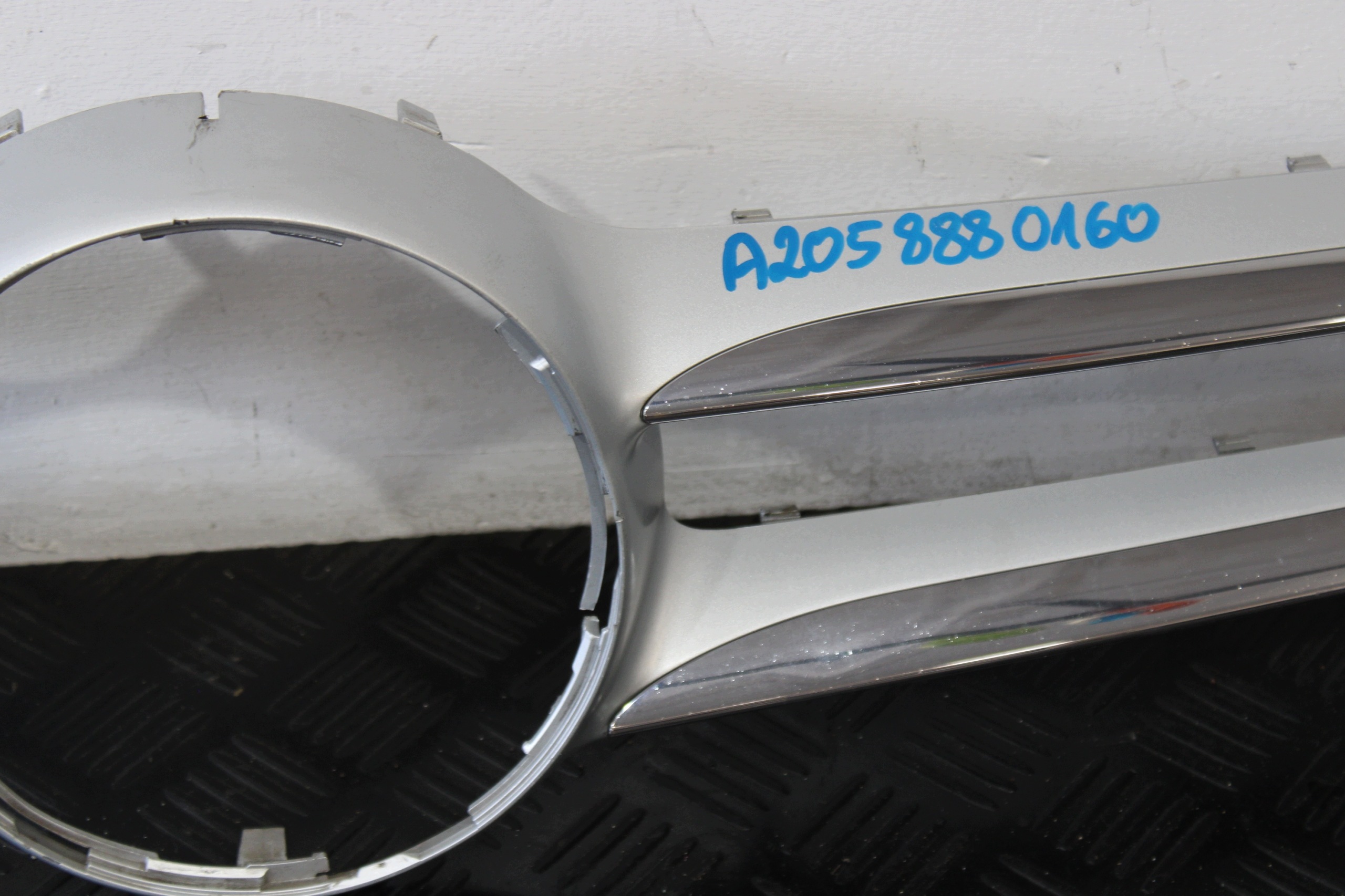 Grille A2058880160 MERCEDES C-KLASA W205