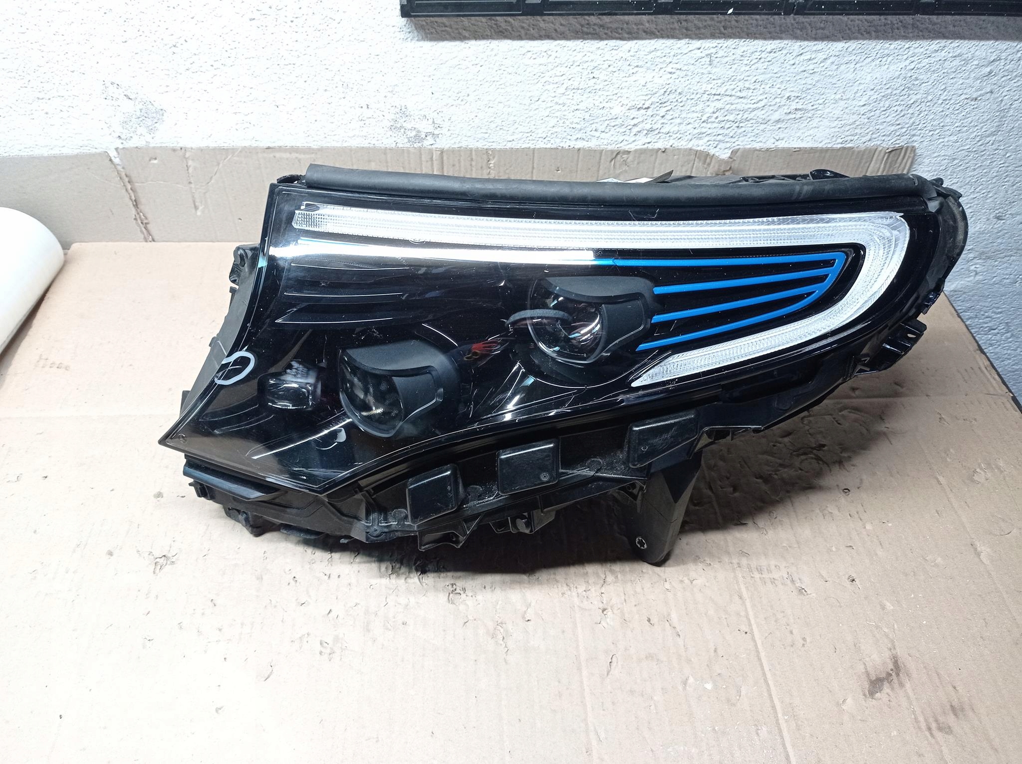 ФАРА ФАРИ ЛІВИЙ MERCEDES W293 EQC ЄВРОПА
