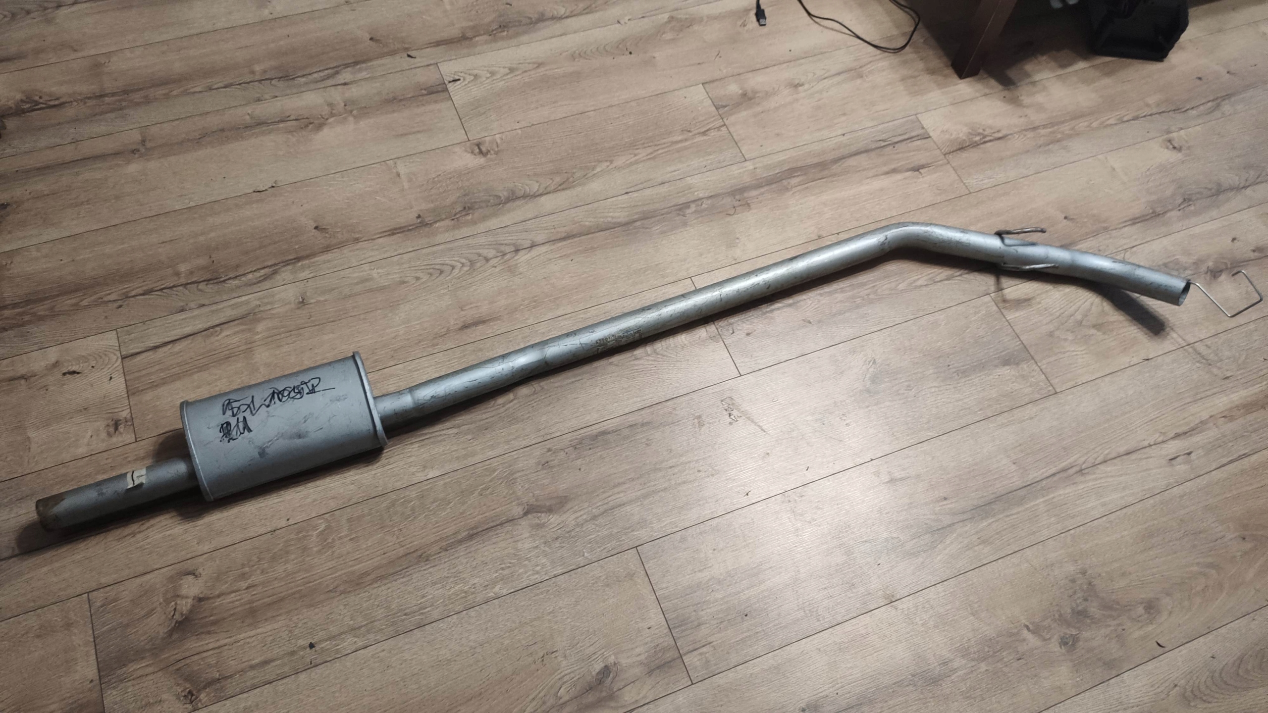 TLUMIK RURA WYDECHU PRZOD RENAULT 9 81 89 1 4