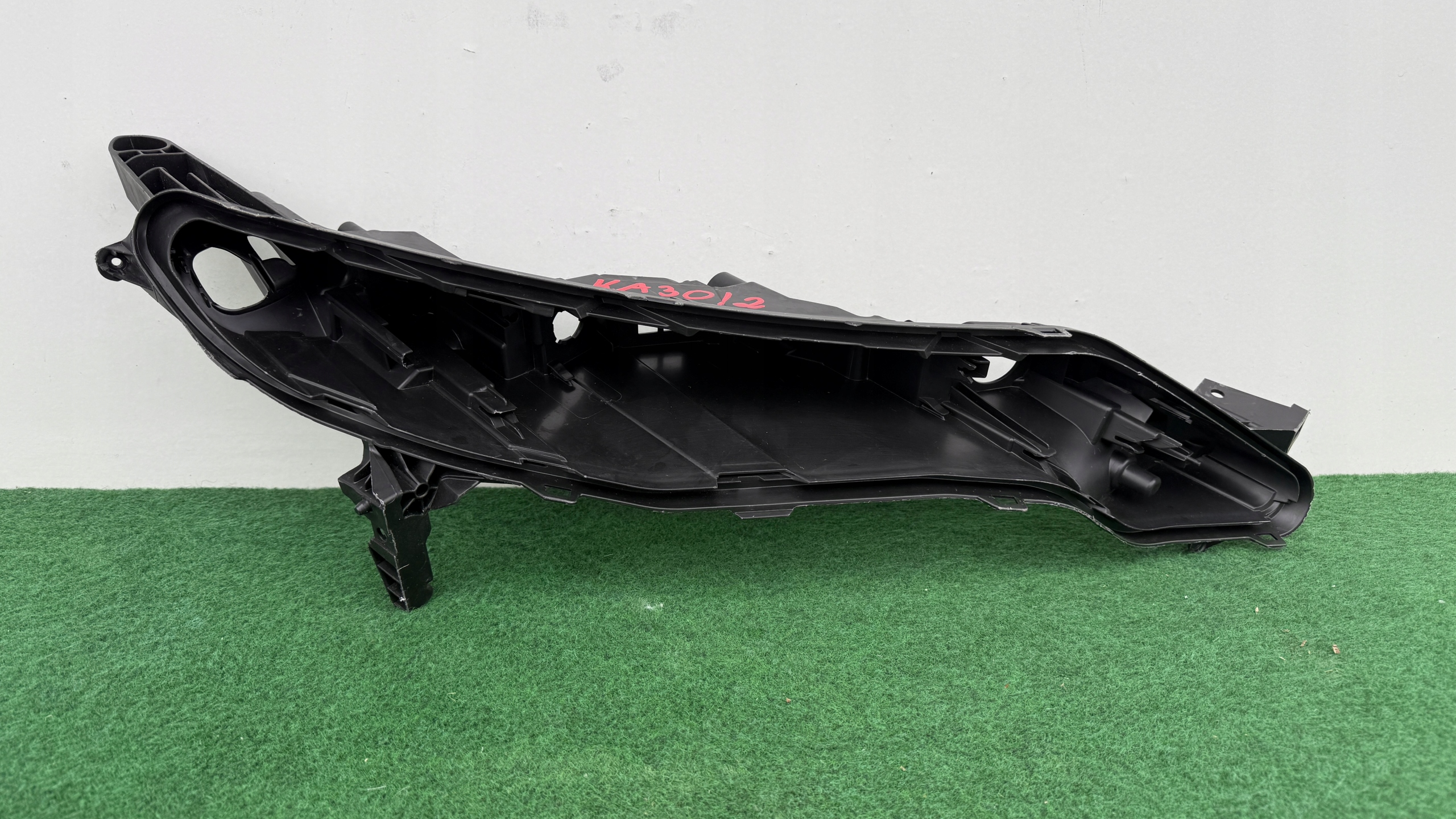 NISSAN JUKE 2 II 2019R+ right light PUSZKA cover front E922773 KA30/2