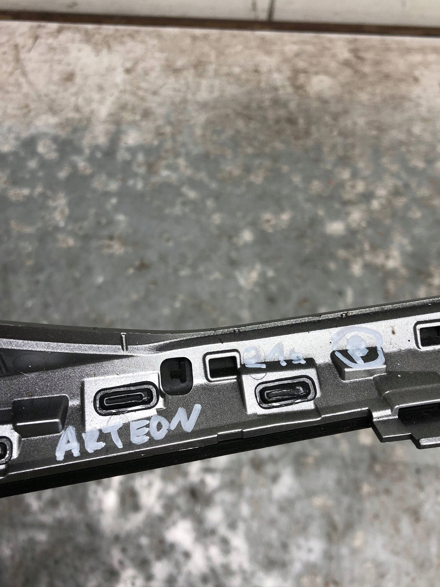 moulage DEKOR console VW ARTEON 3G8854382B