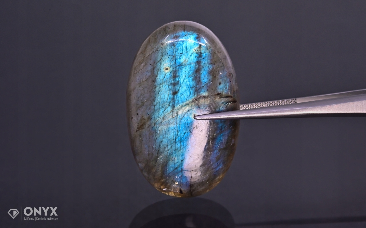 Labradorit kabošon ovál 31x20 mm