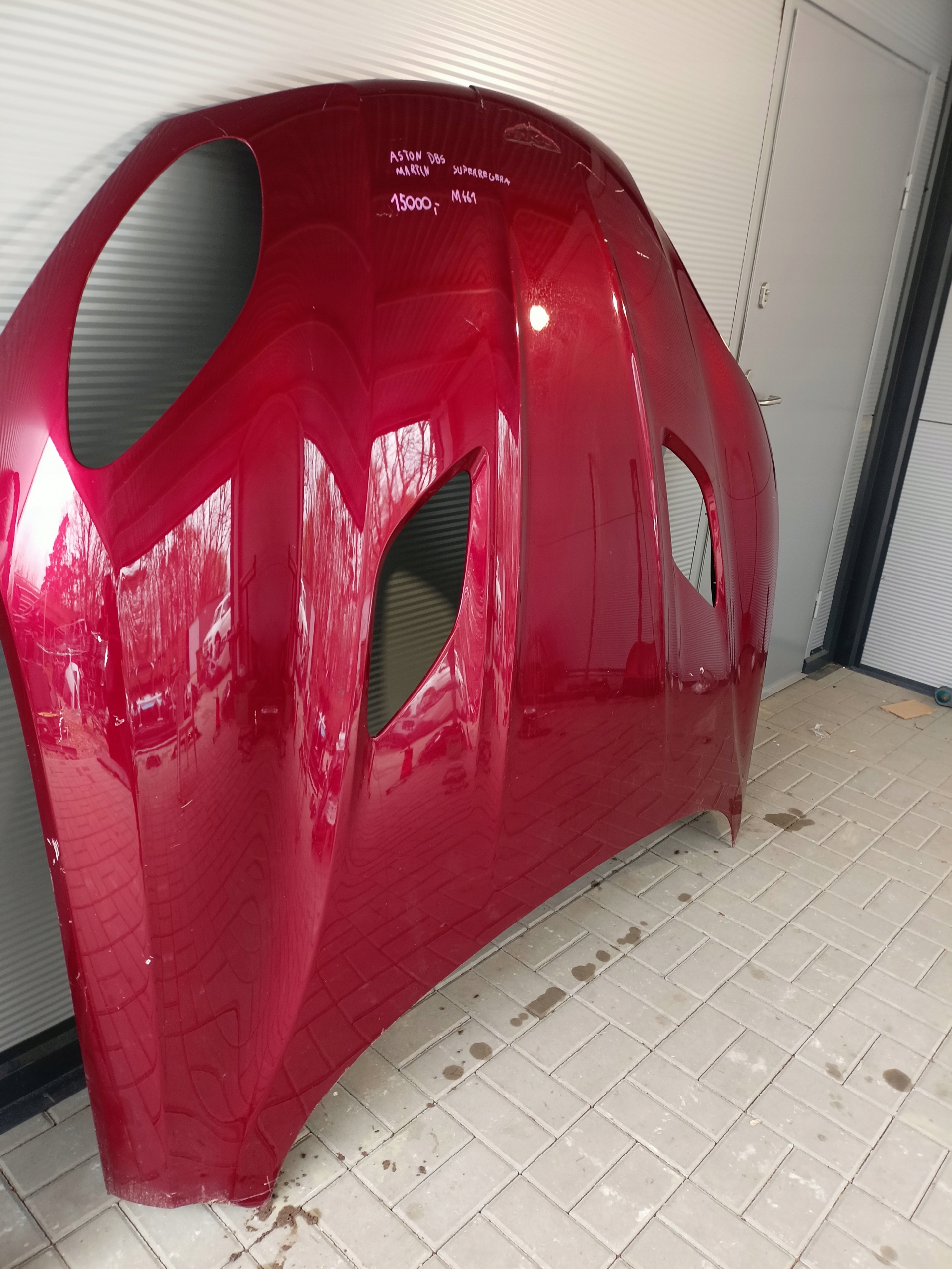 Aston Martin DBS Superleggera bonnet cover engine