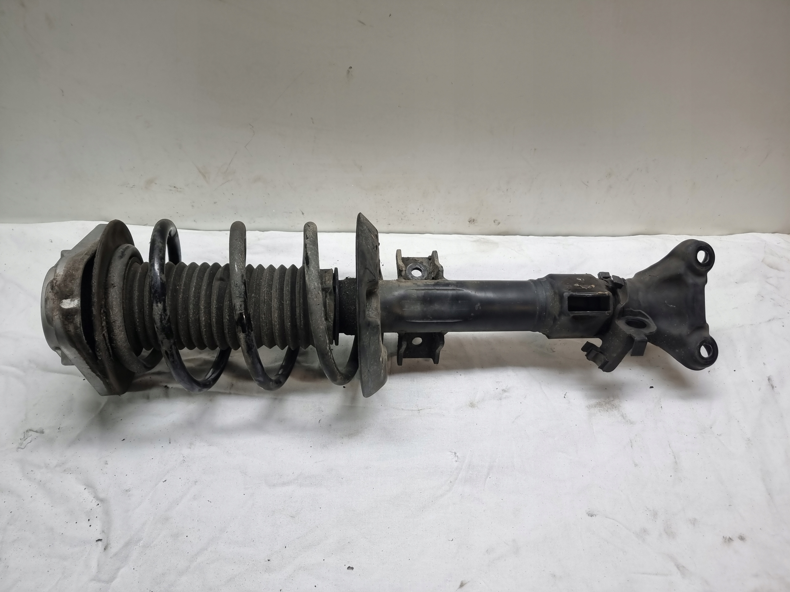 MERCEDES W218 AMORTYZATOR PRZÓD