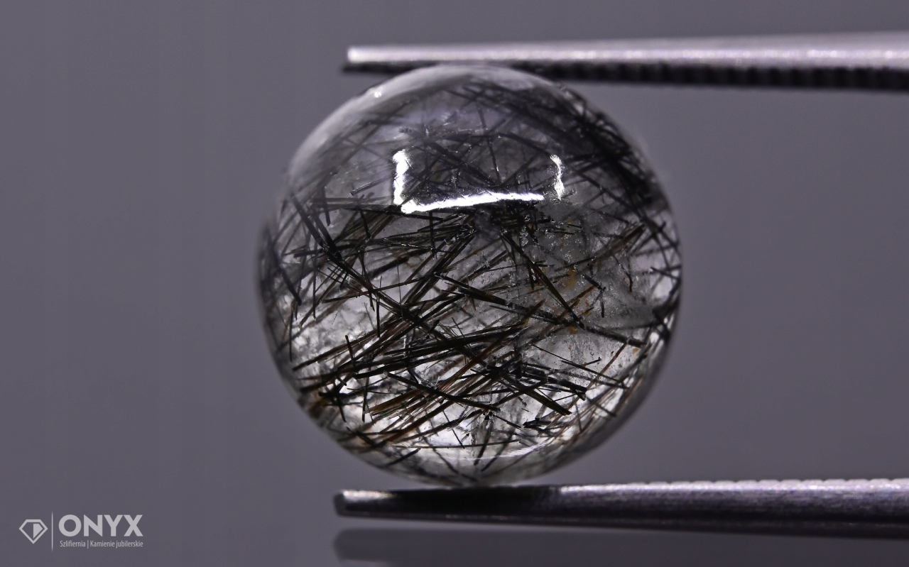 Křemen s turmalínem kabošon A kulatý fi 12 mm