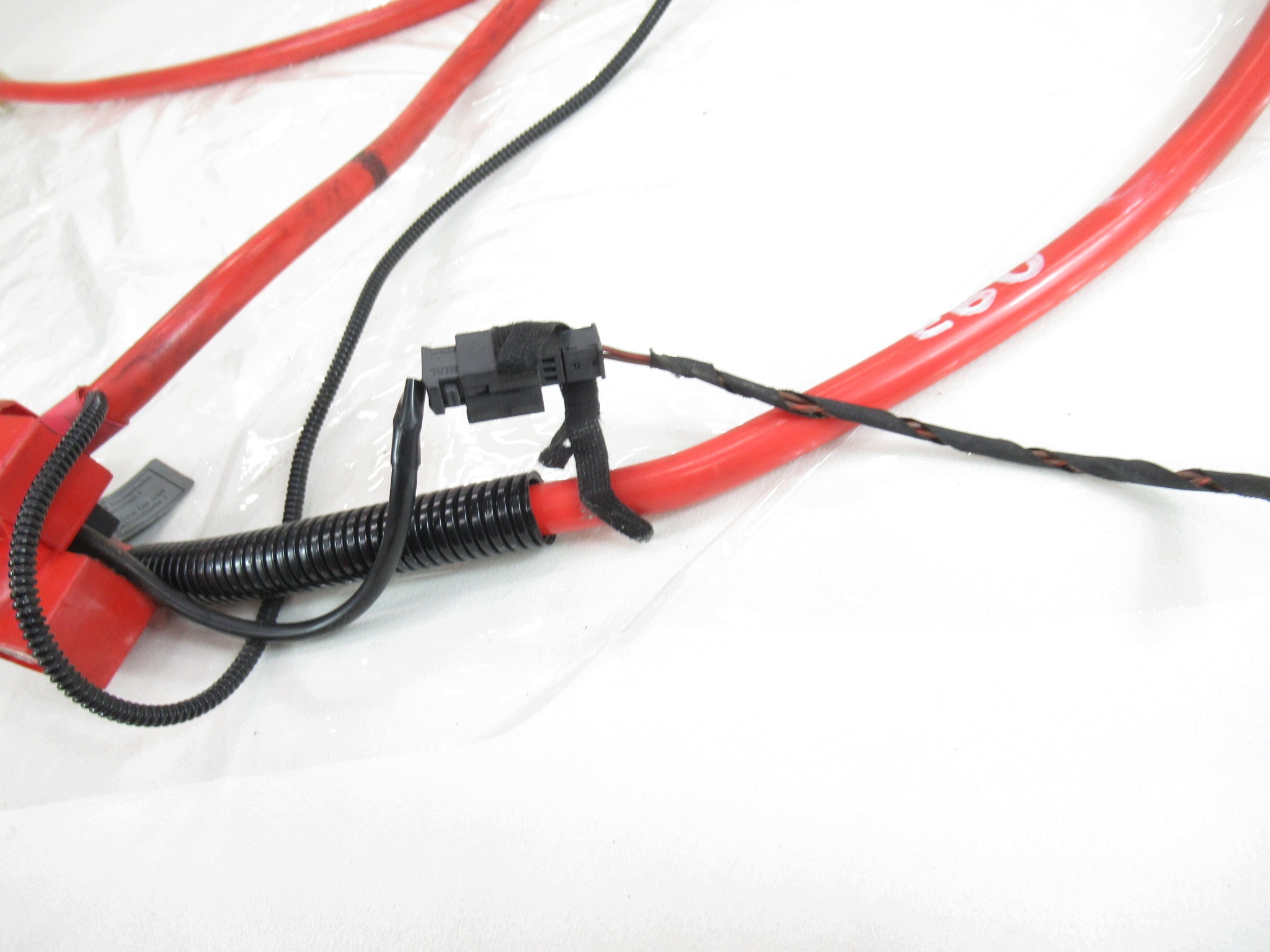 Klemme plus akumulatora pirotechniczna BMW E60 Sedan 6929324