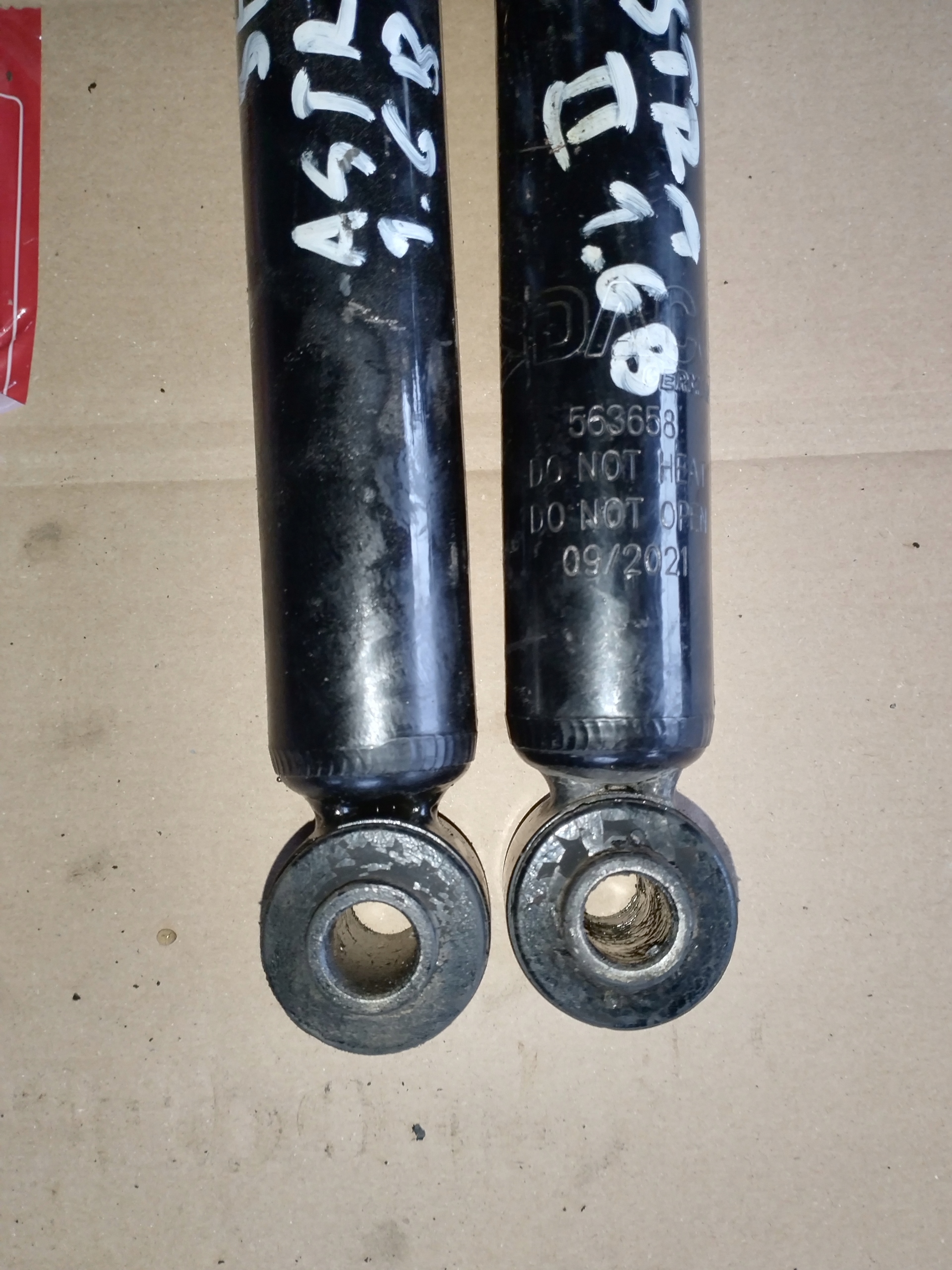 shock absorbers rear. kpl Opel Astra II 2 sedan