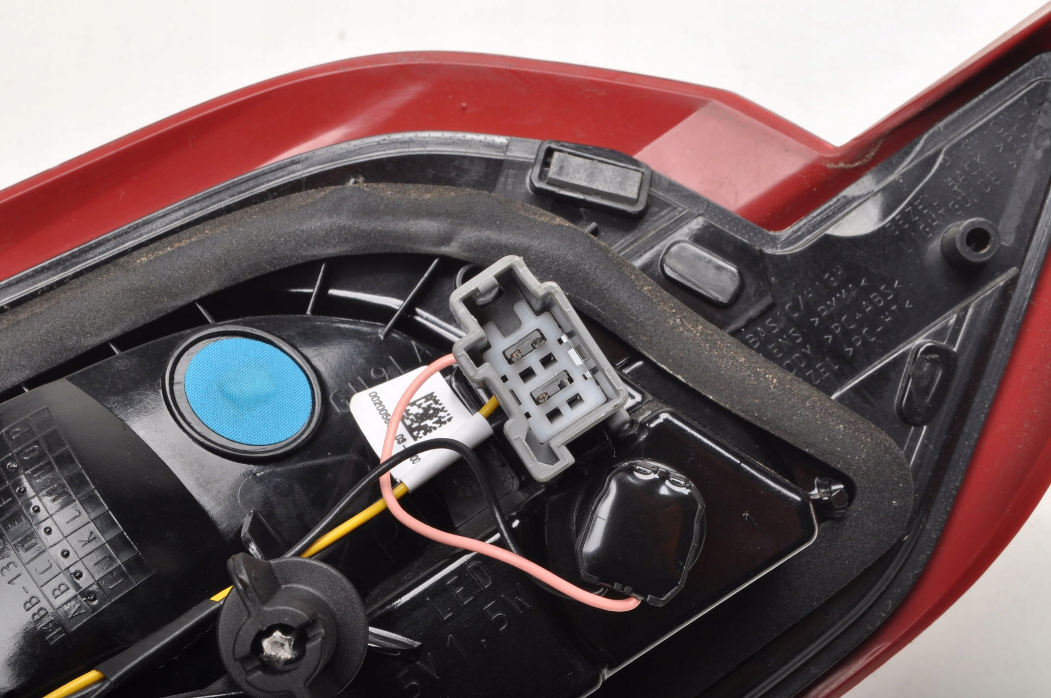 FORD FIESTA MK8 LAMPA PRAWA TYLNA PRAWY TYŁ W KLAPĘ H1BB-13A602-BH Typ samochodu Samochody osobowe