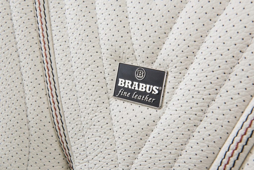 MERCEDES BRABUS FINE LEATHER ZNACZEK WPINKA FOTELA Producent Inny