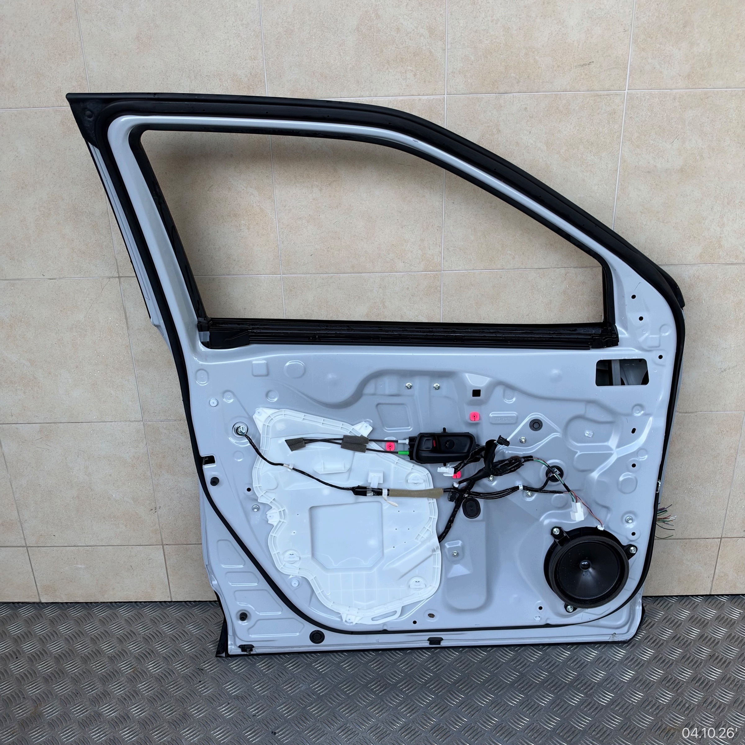 door front left TOYOTA YARIS CROSS 2023 year