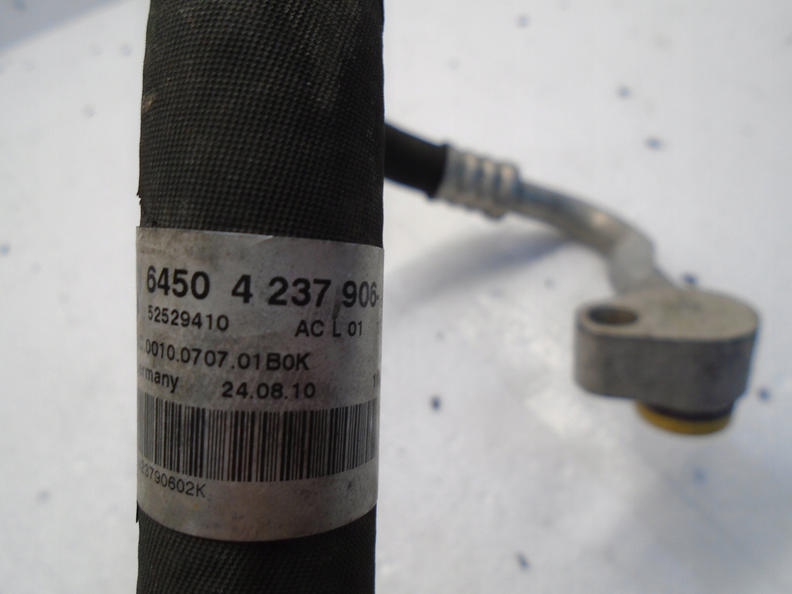 vedení klimatizaci 64504237906 BMW E90 E91 2.0