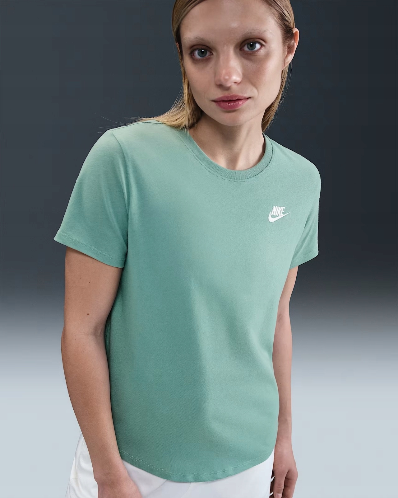 Dámské triko Nike Sportswear Club Essentials Womens T-Shirt